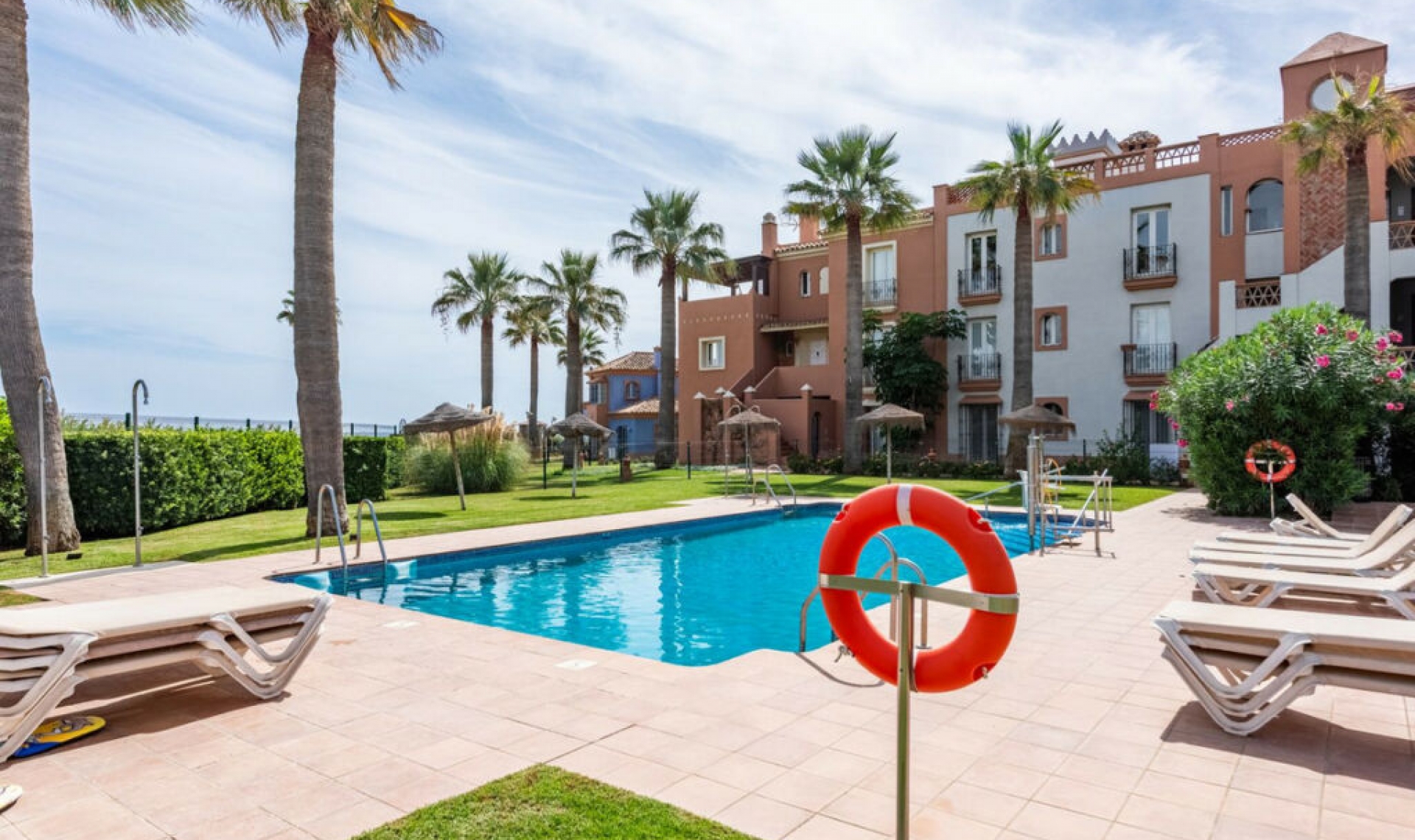 Resale - House -
Casares Playa