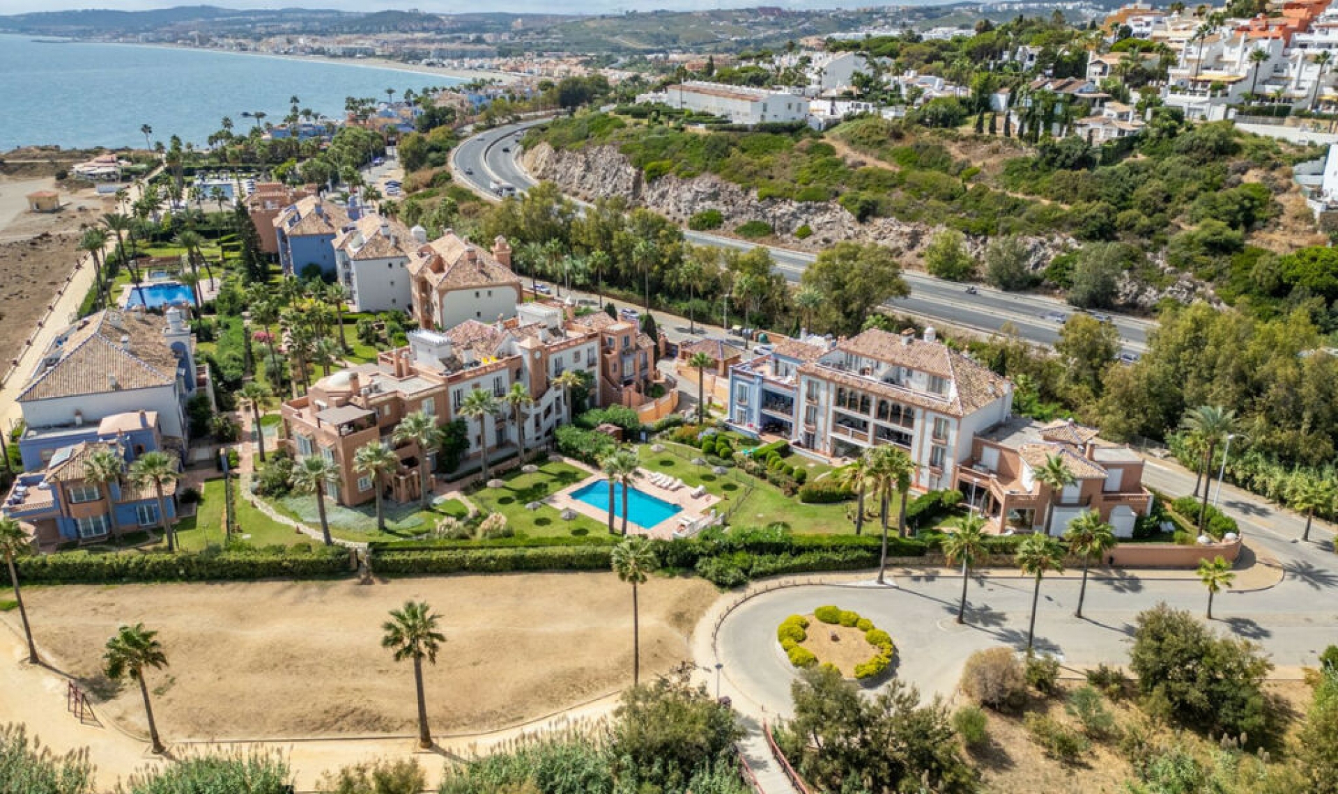 Resale - House -
Casares Playa