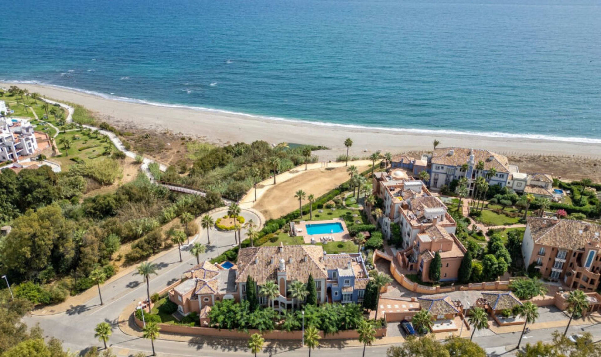 Resale - House -
Casares Playa