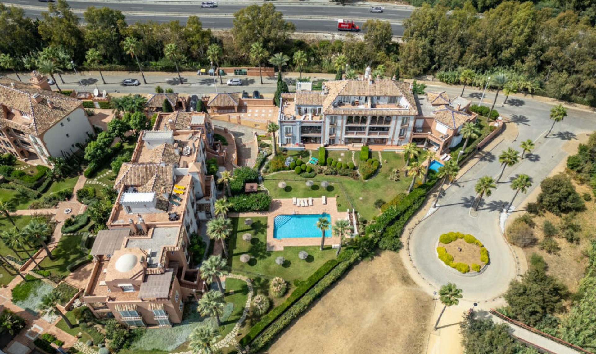 Resale - House -
Casares Playa