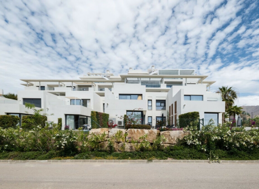 Resale - House -
Casares