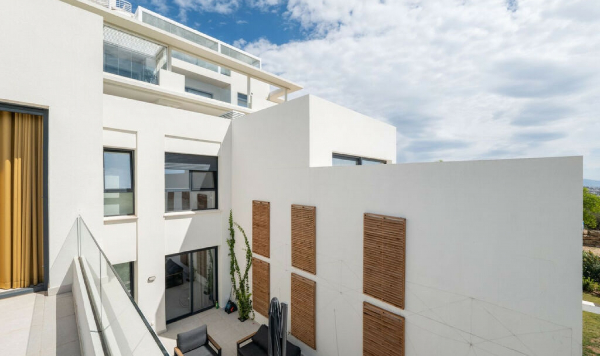 Resale - House -
Casares