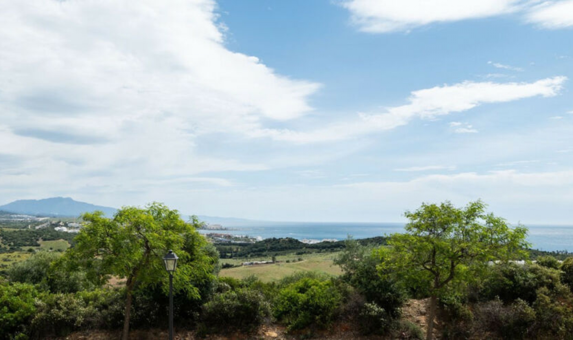 Resale - House -
Casares