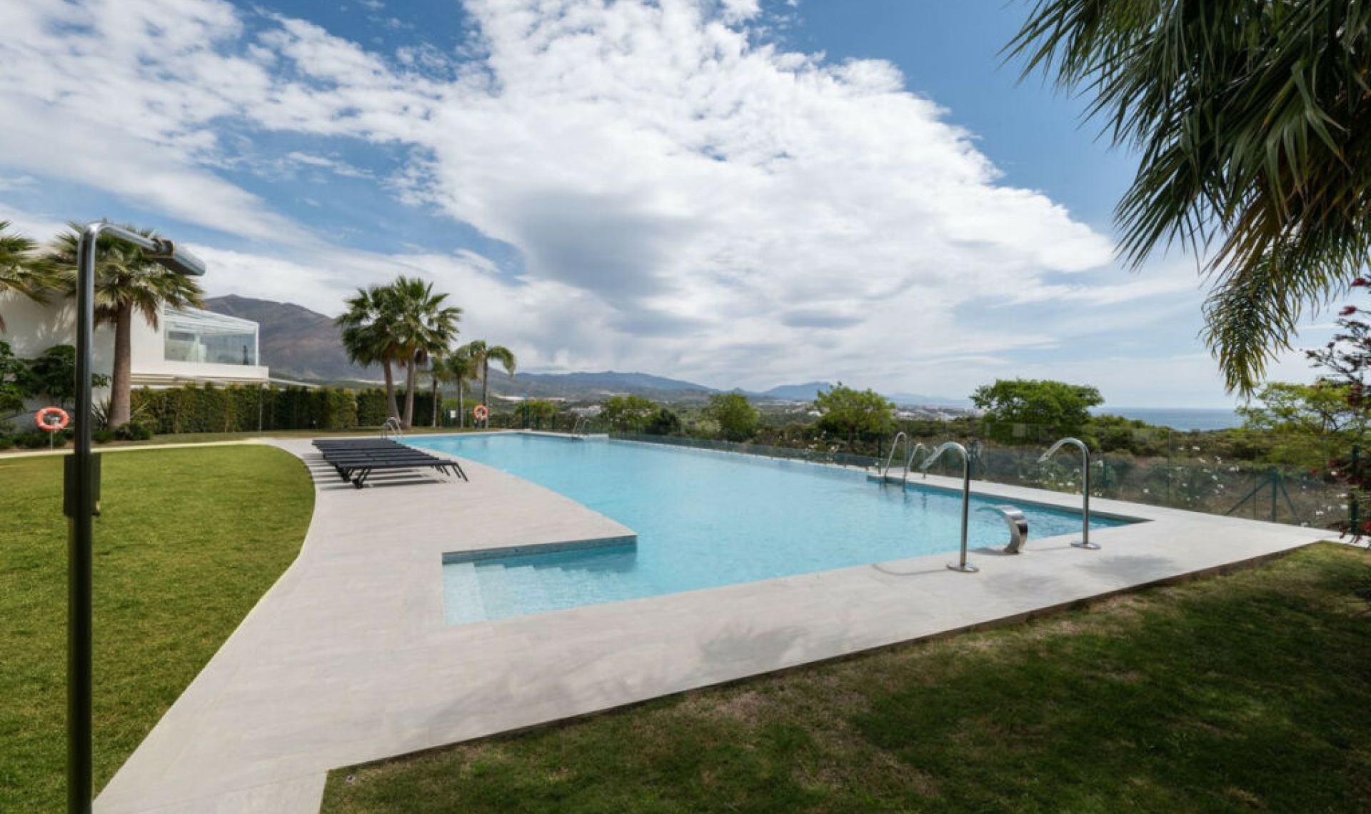 Resale - House -
Casares