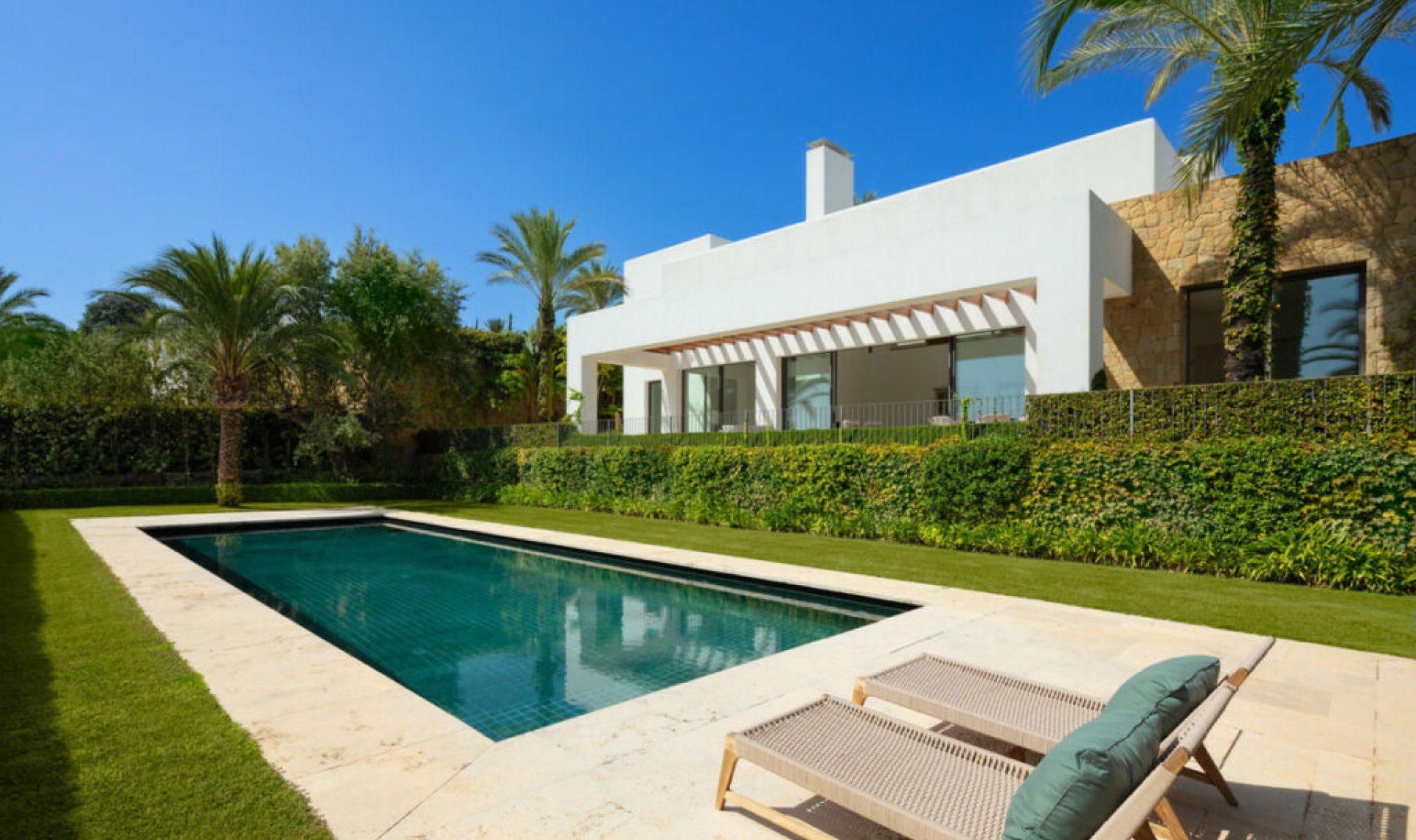 Resale - House -
Casares