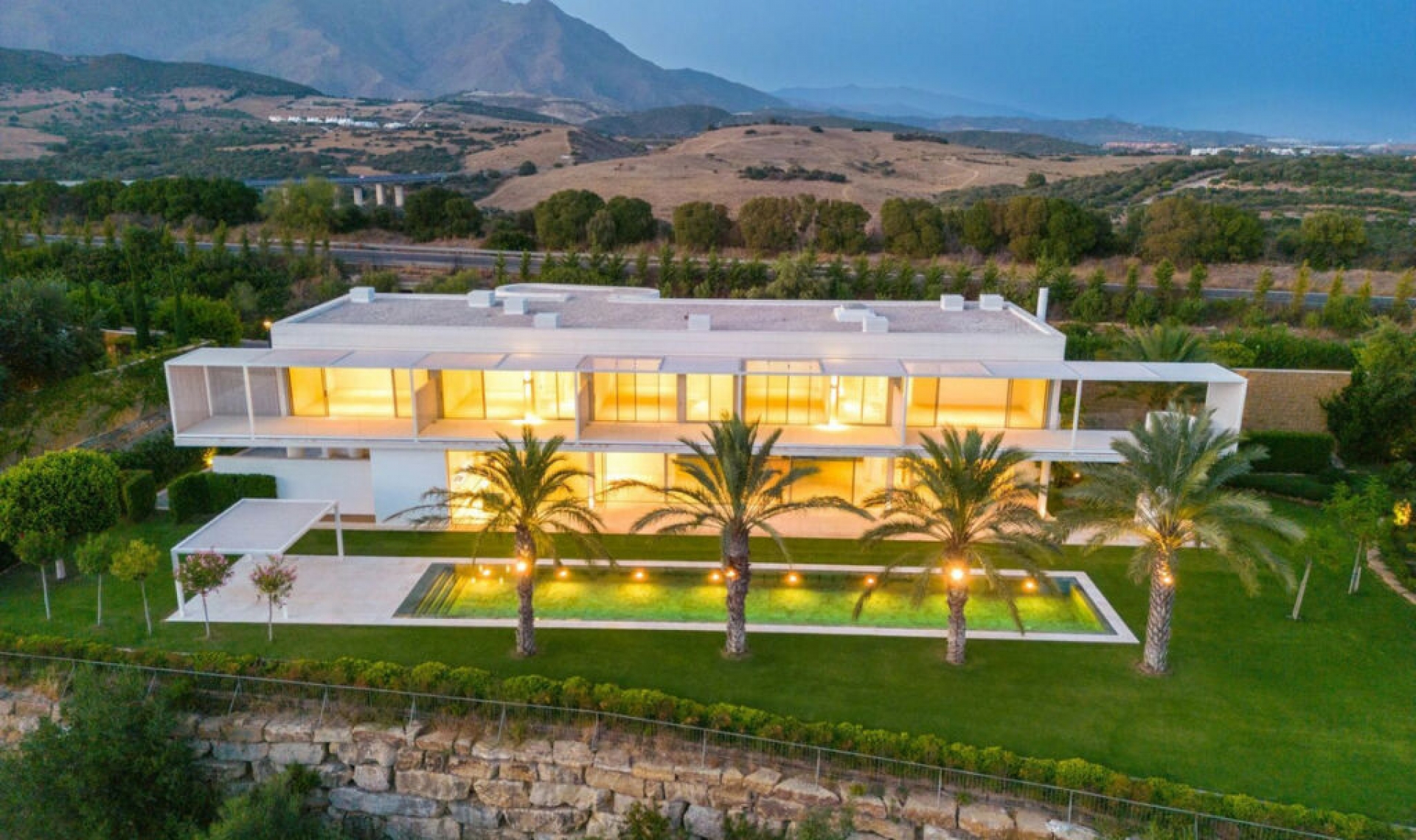 Resale - House -
Casares