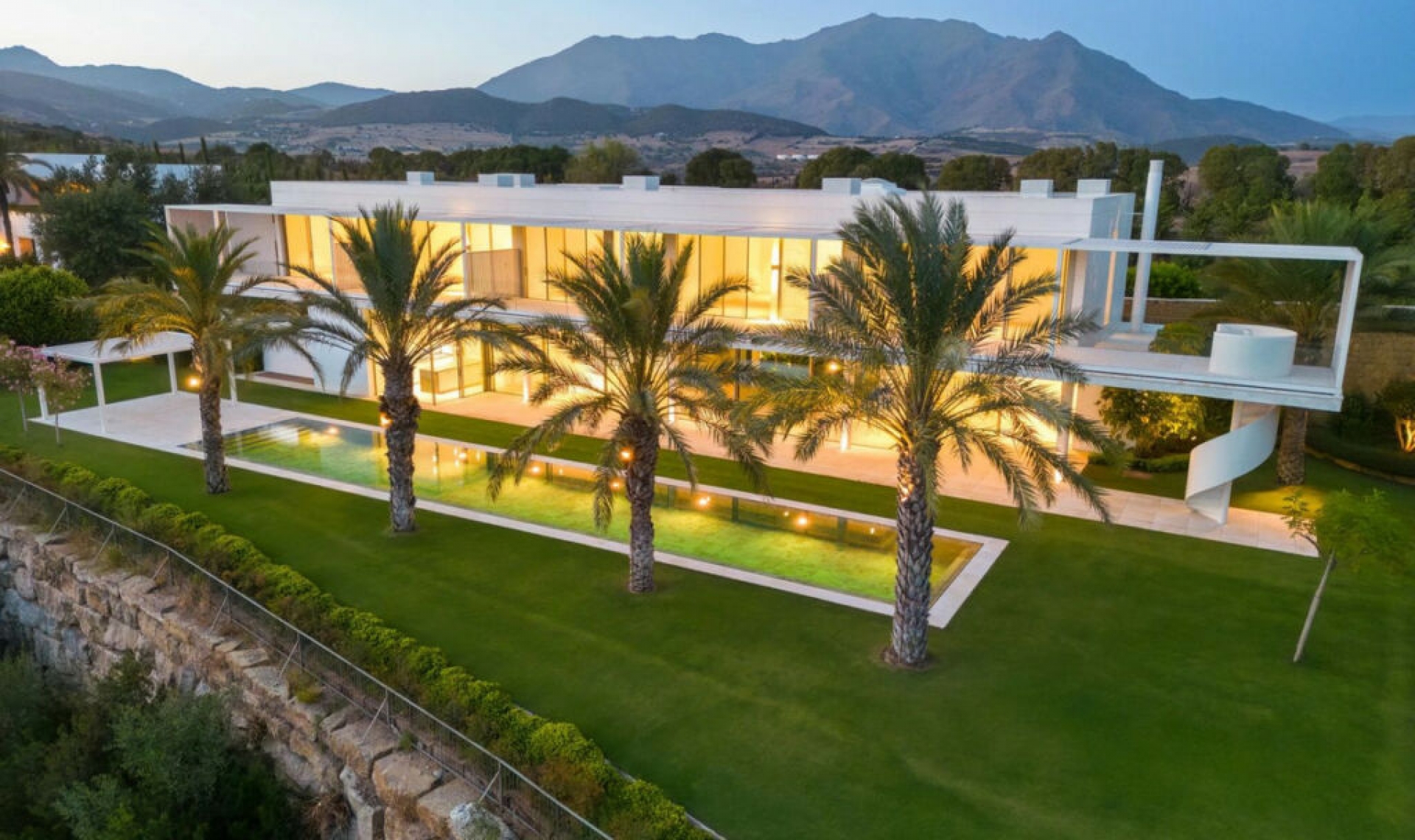 Resale - House -
Casares