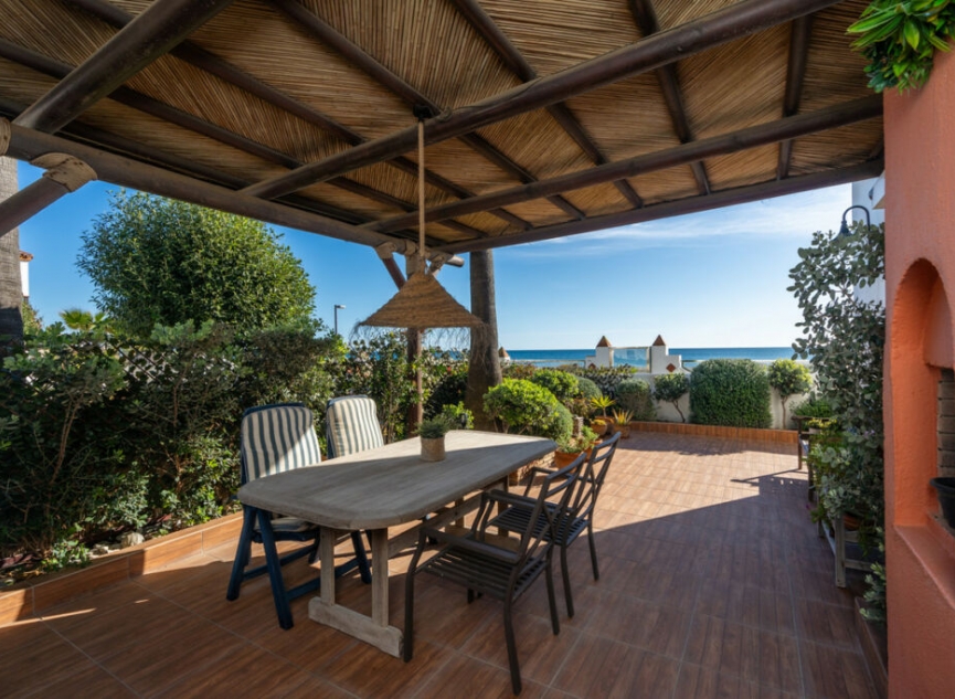 Resale - House -
Casares