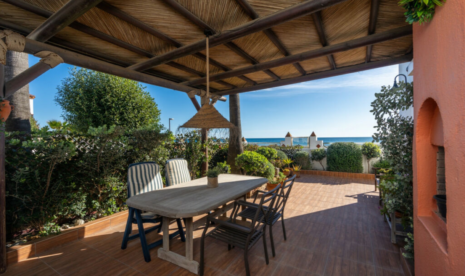 Resale - House -
Casares