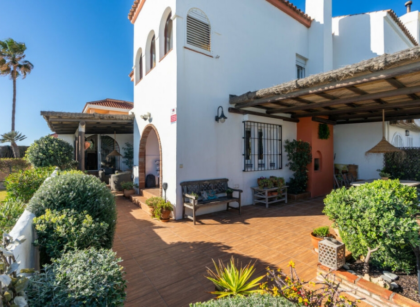 Resale - House -
Casares