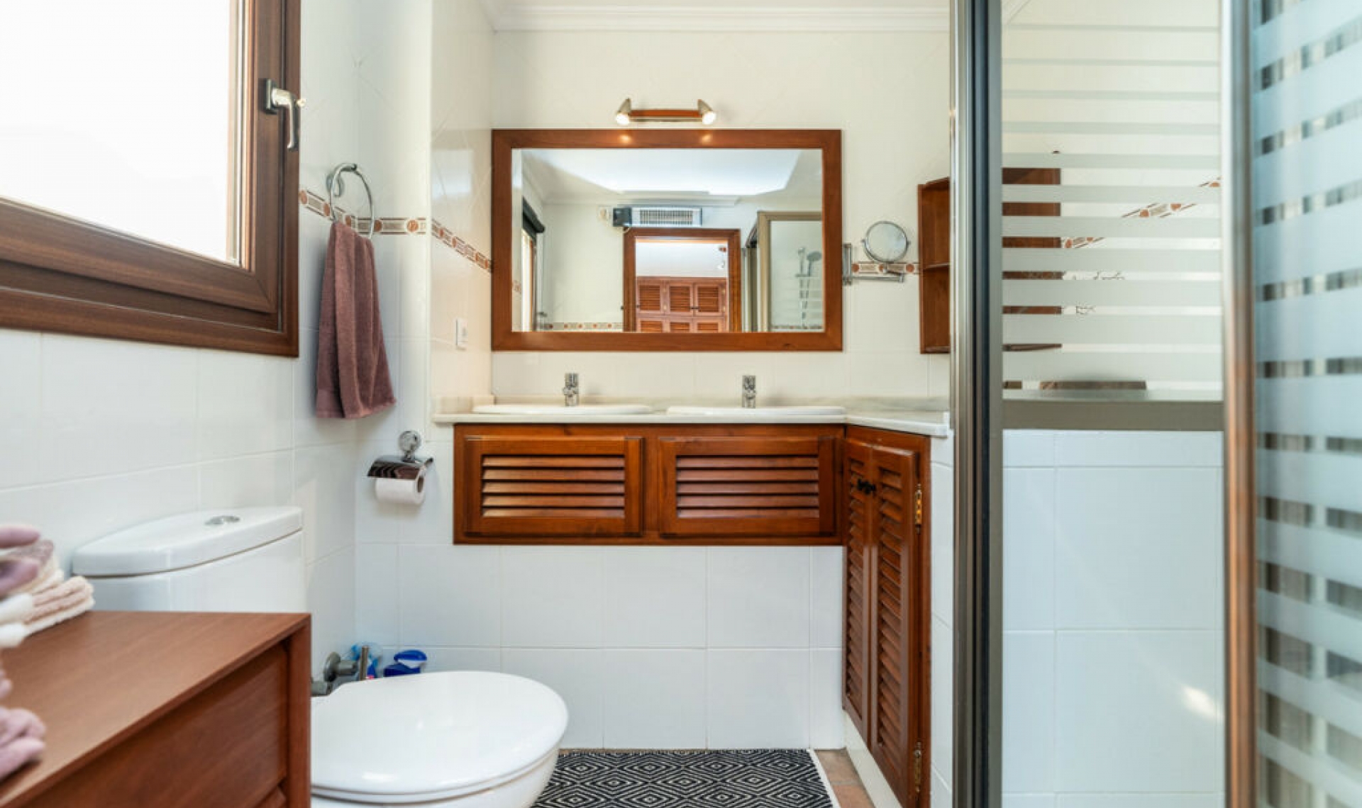 Resale - House -
Casares