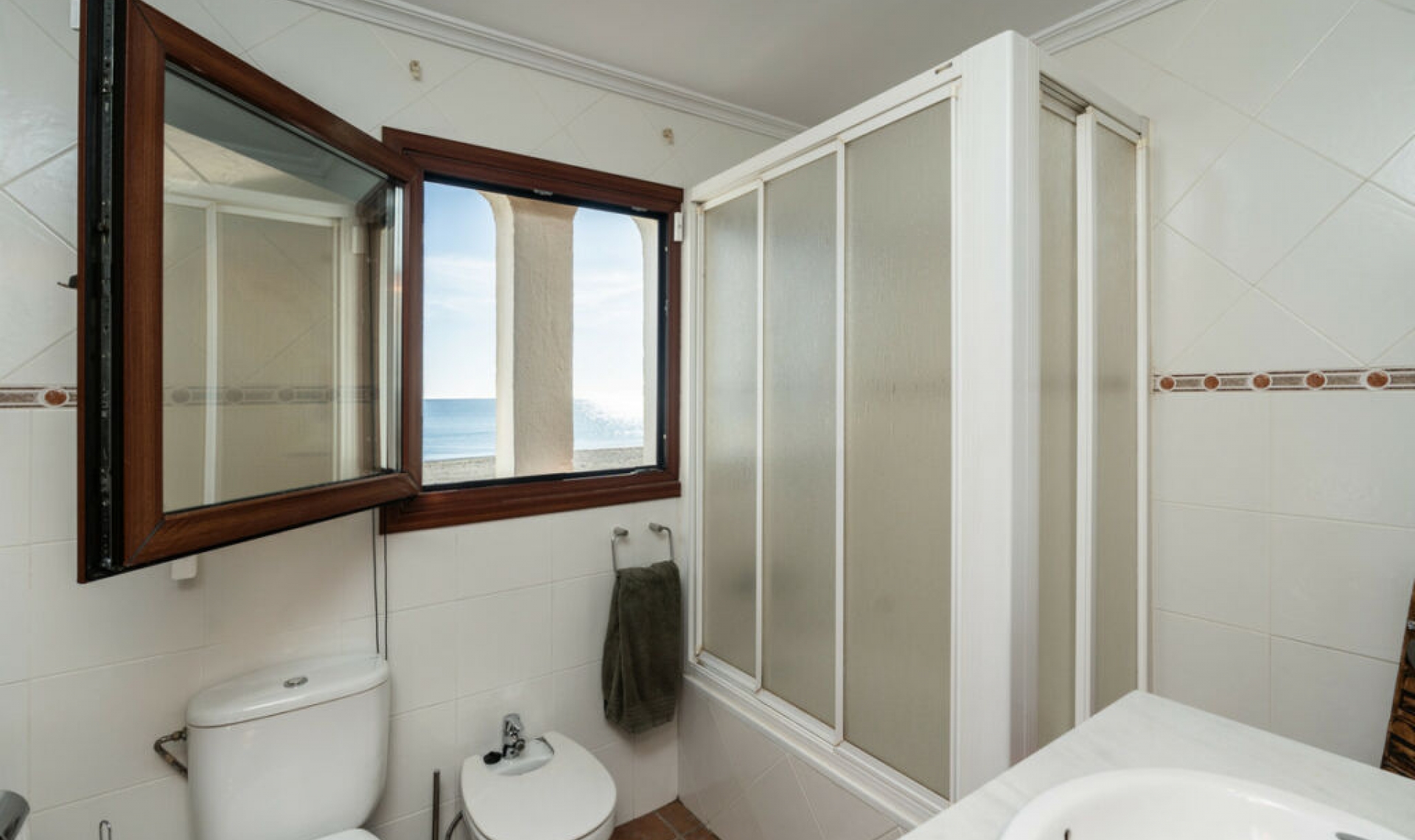 Resale - House -
Casares