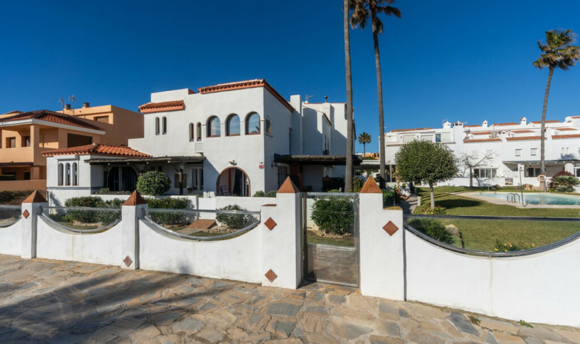 Resale - House -
Casares