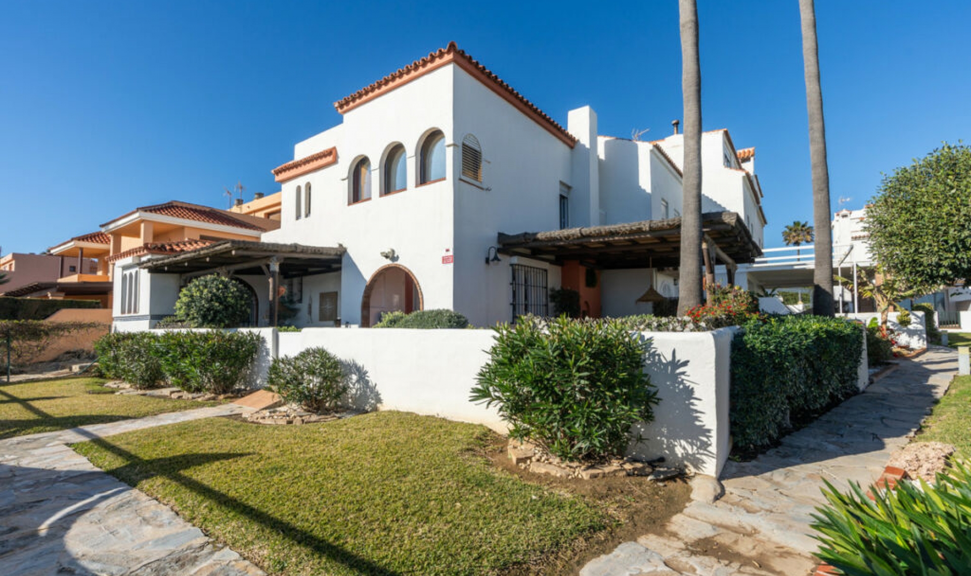 Resale - House -
Casares