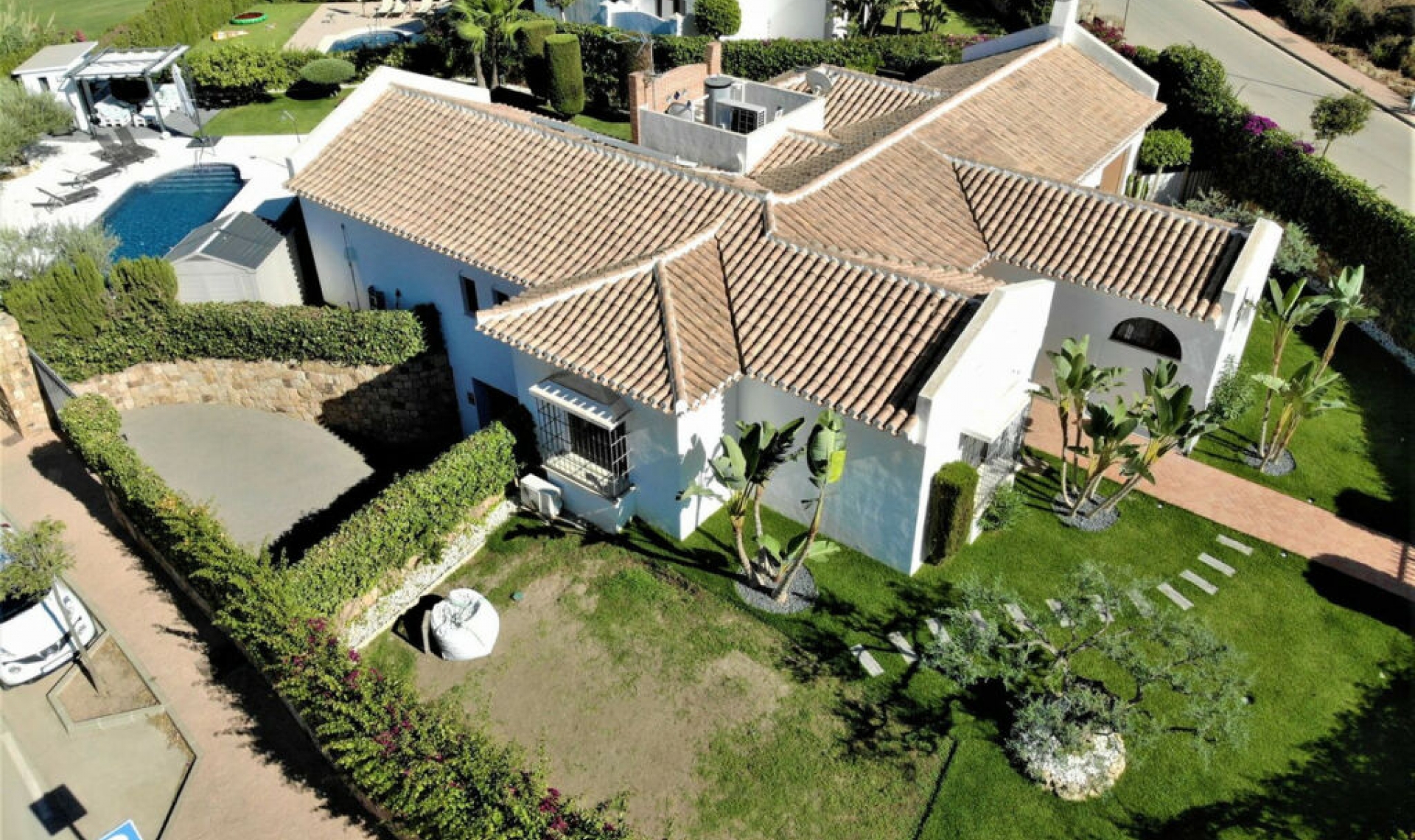 Resale - House -
Cerros del Aguila