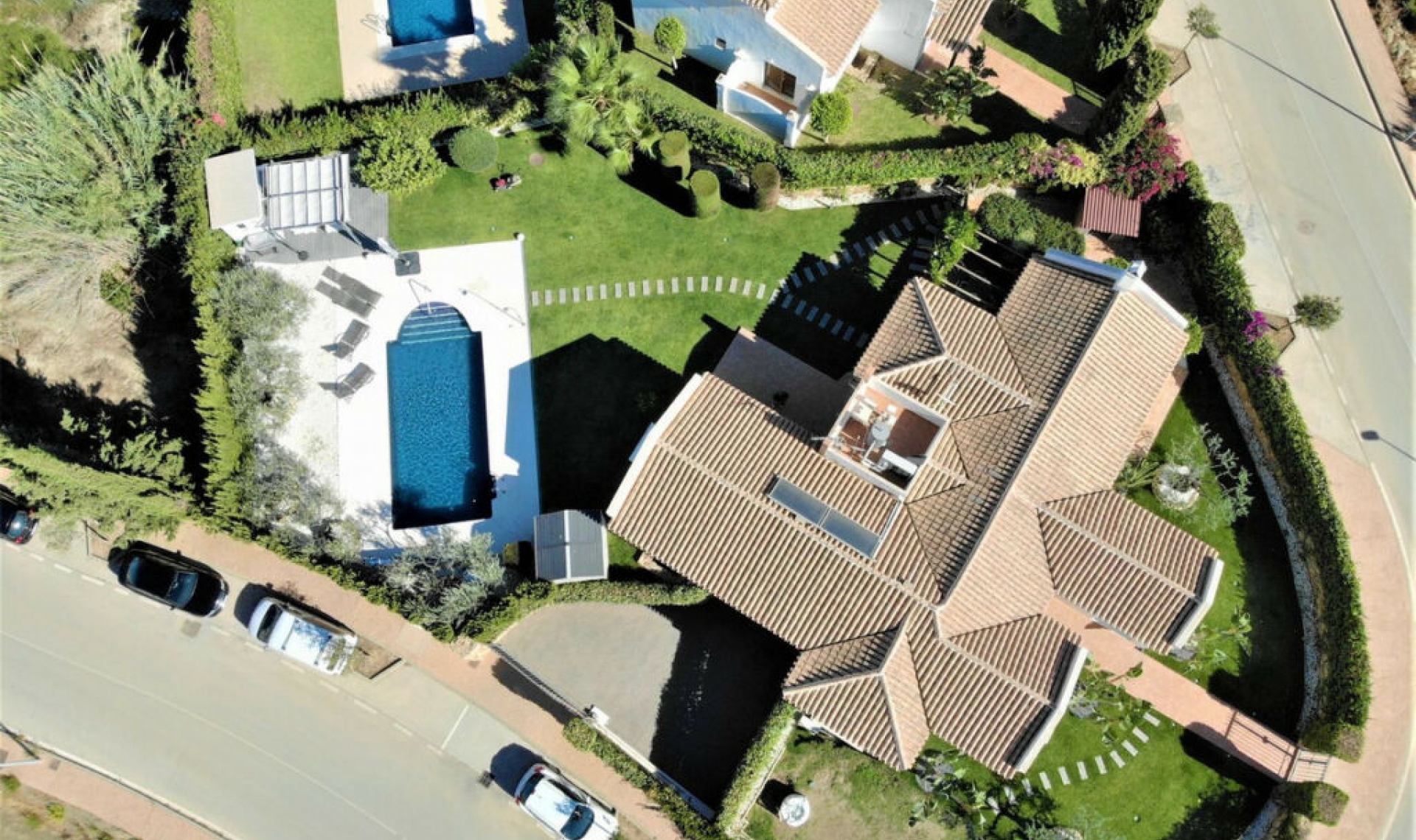 Resale - House -
Cerros del Aguila