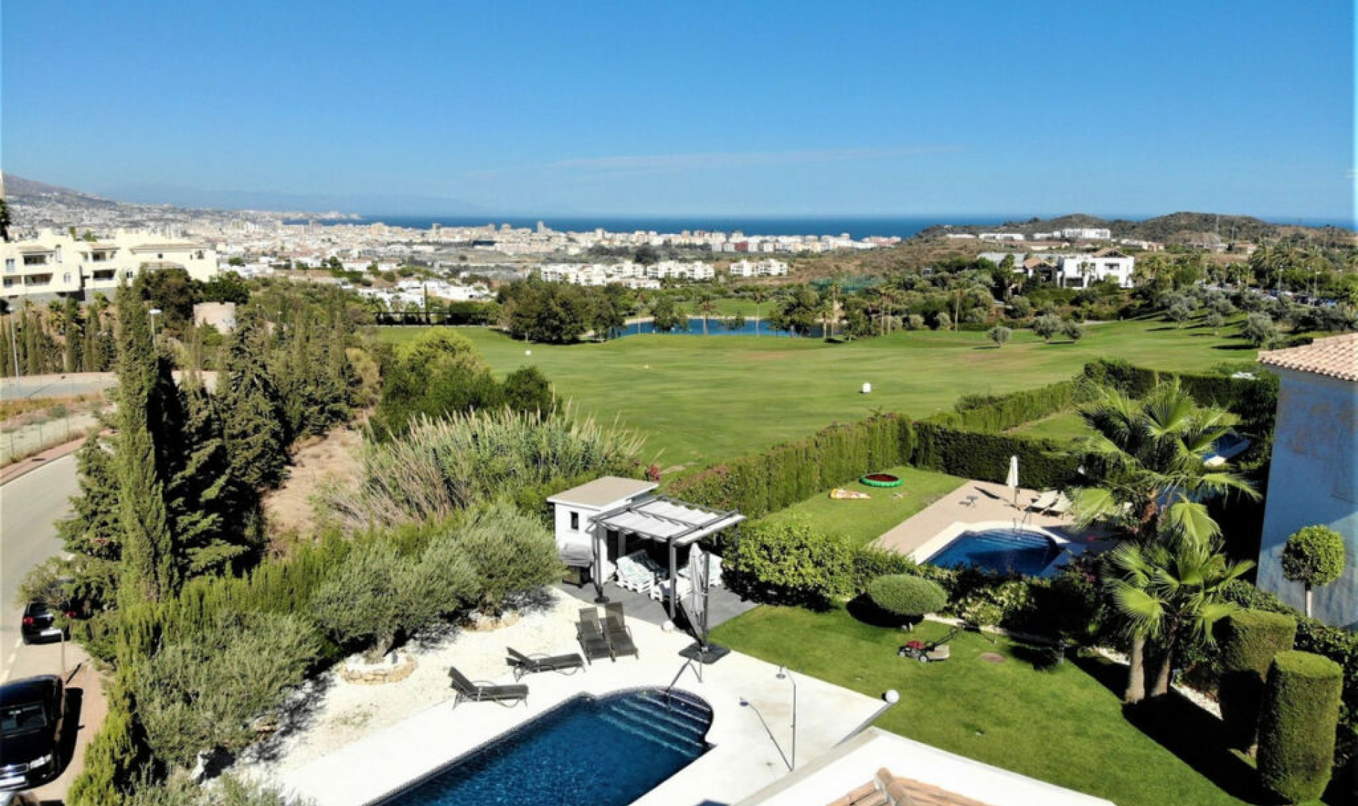 Resale - House -
Cerros del Aguila