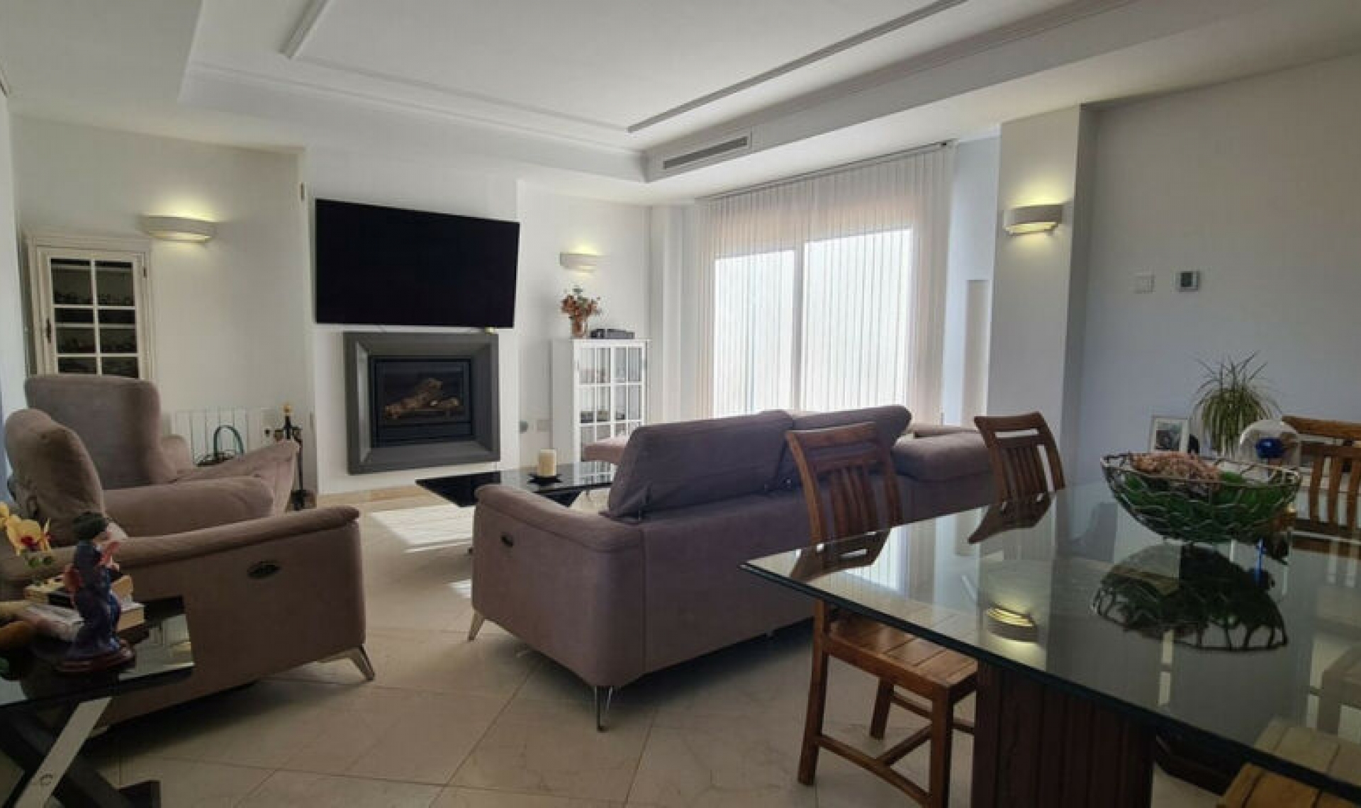 Resale - House -
Cerros del Aguila