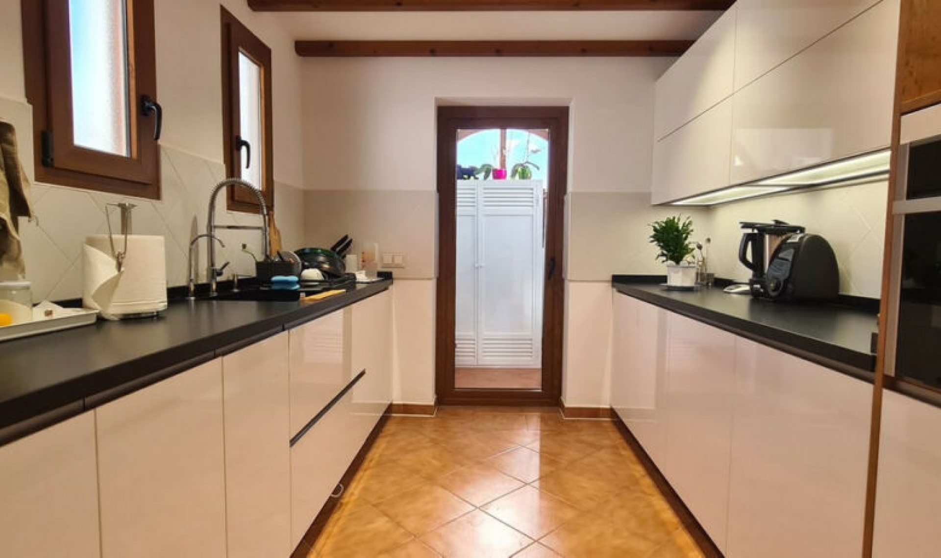 Resale - House -
Cerros del Aguila