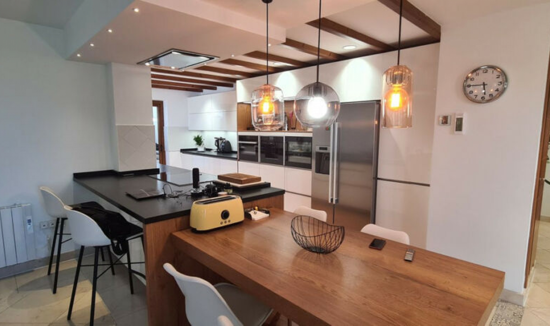 Resale - House -
Cerros del Aguila