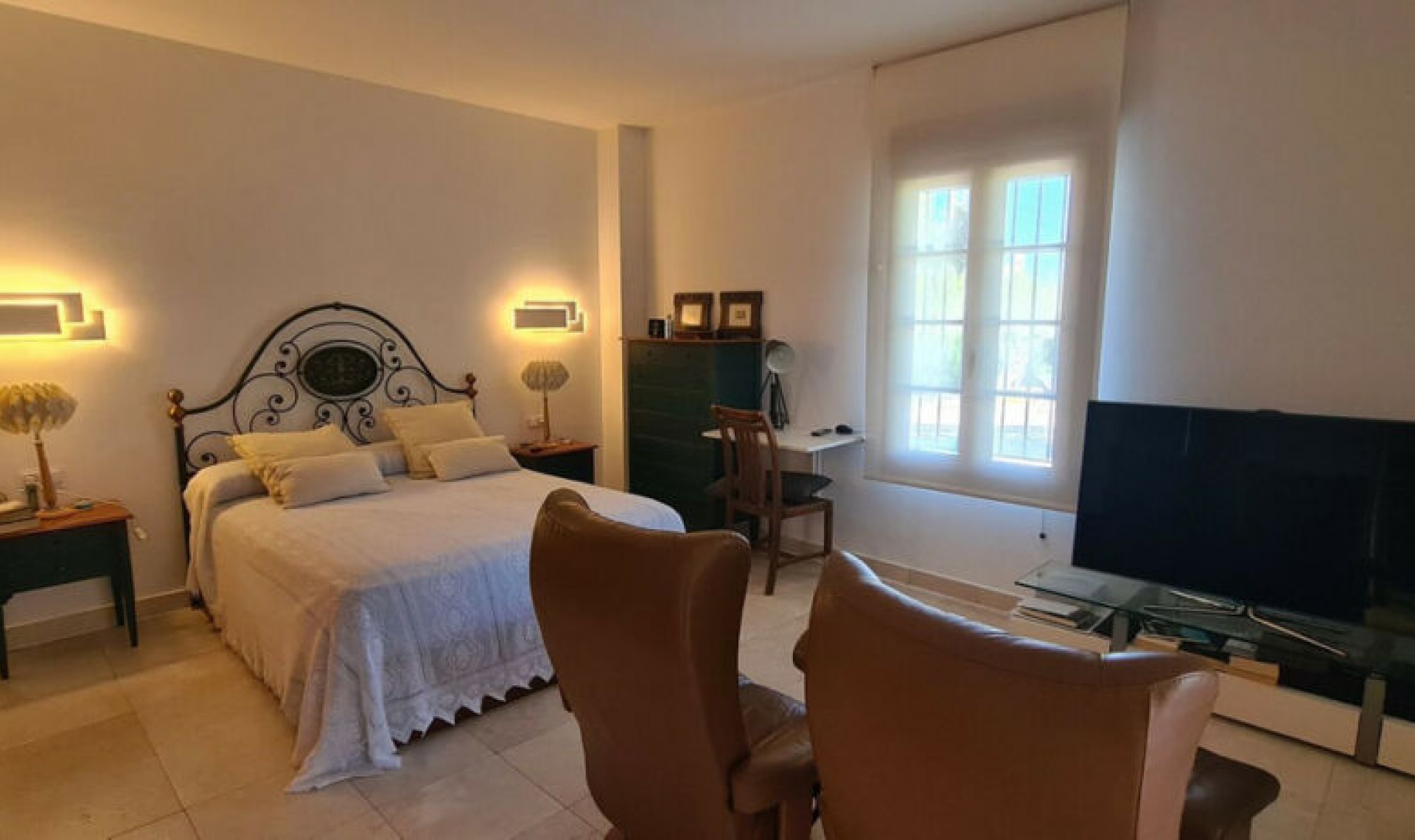 Resale - House -
Cerros del Aguila