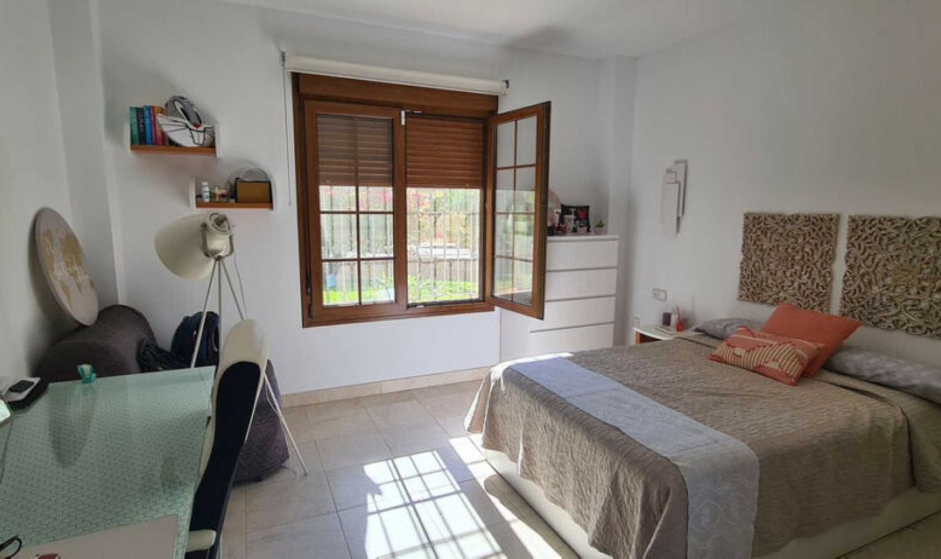 Resale - House -
Cerros del Aguila