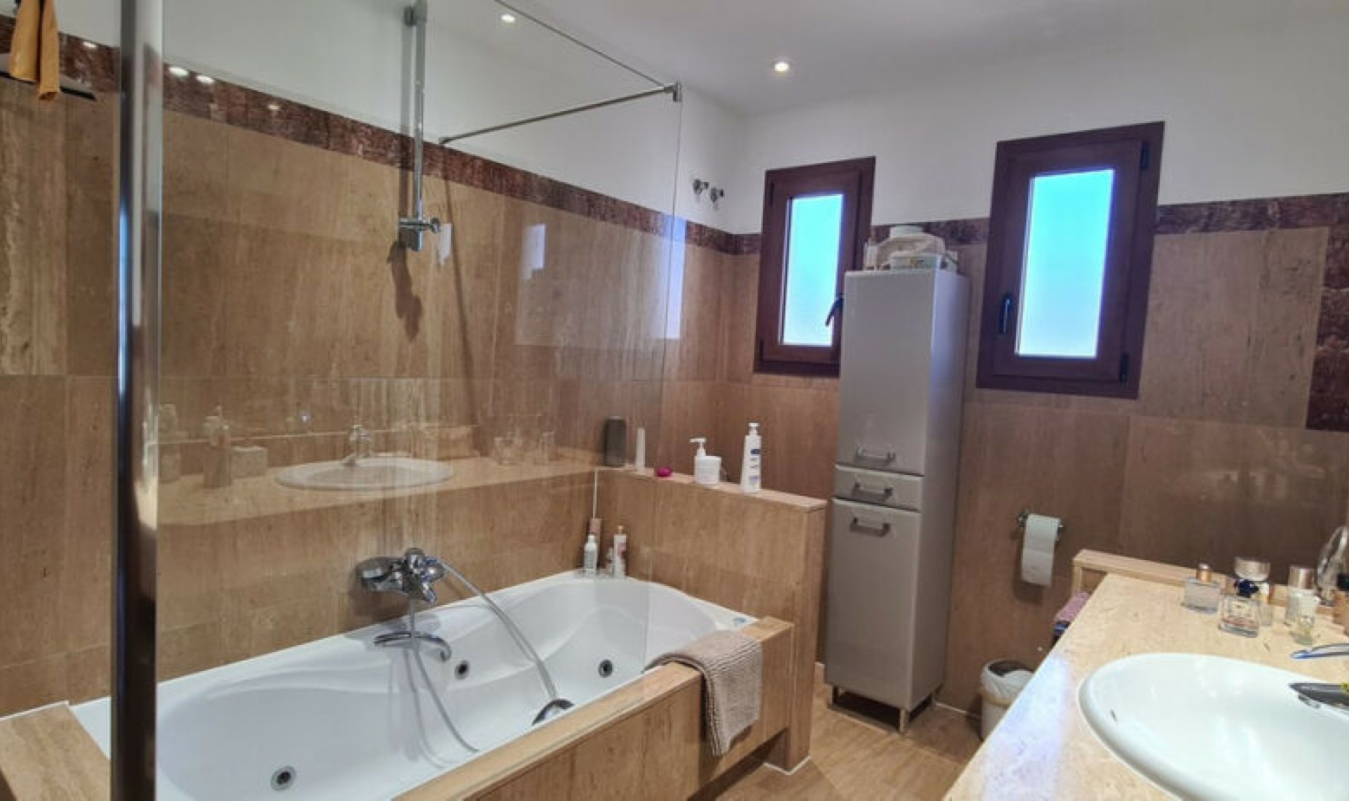 Resale - House -
Cerros del Aguila