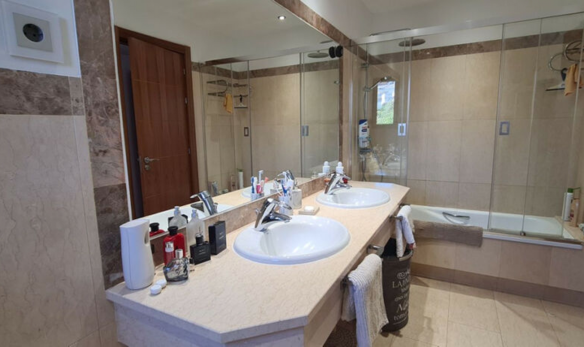 Resale - House -
Cerros del Aguila