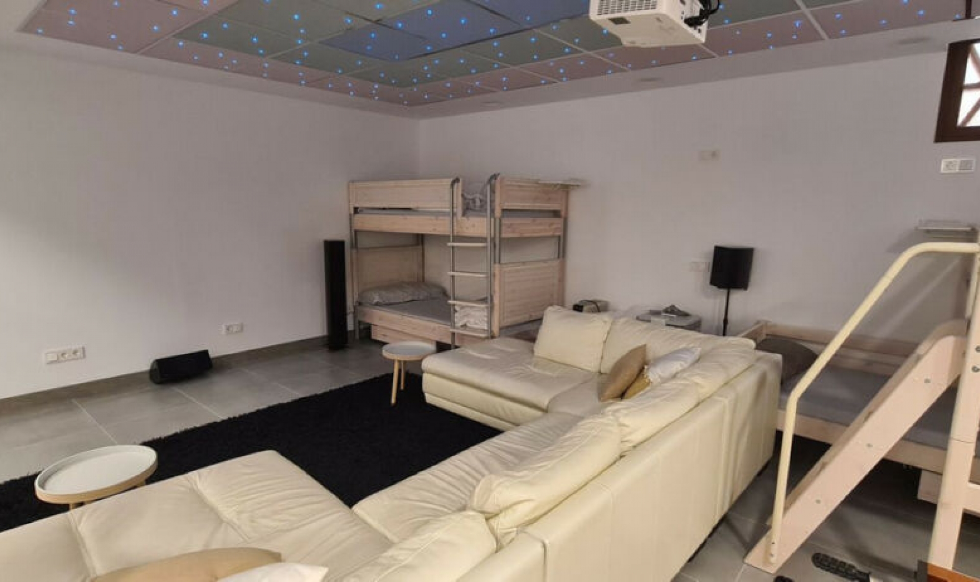 Resale - House -
Cerros del Aguila