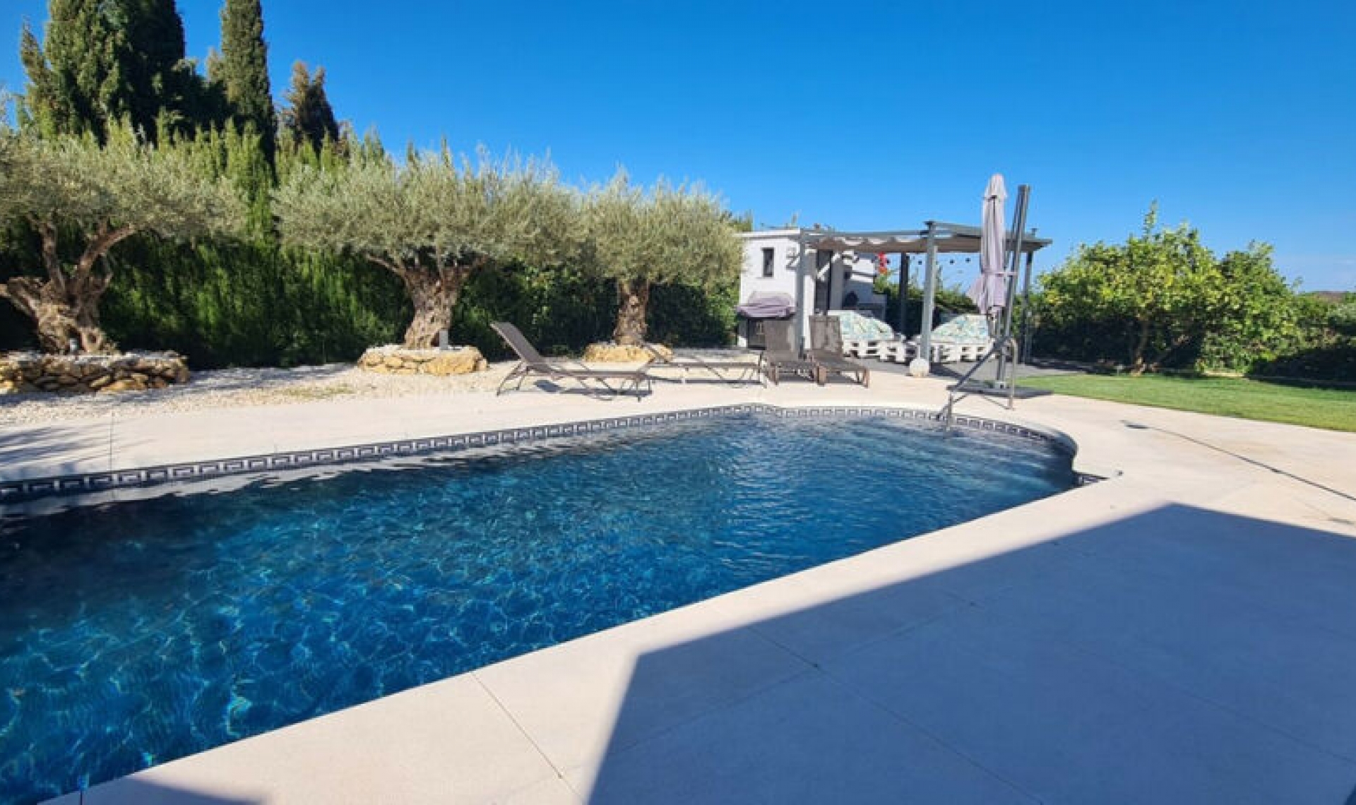 Resale - House -
Cerros del Aguila