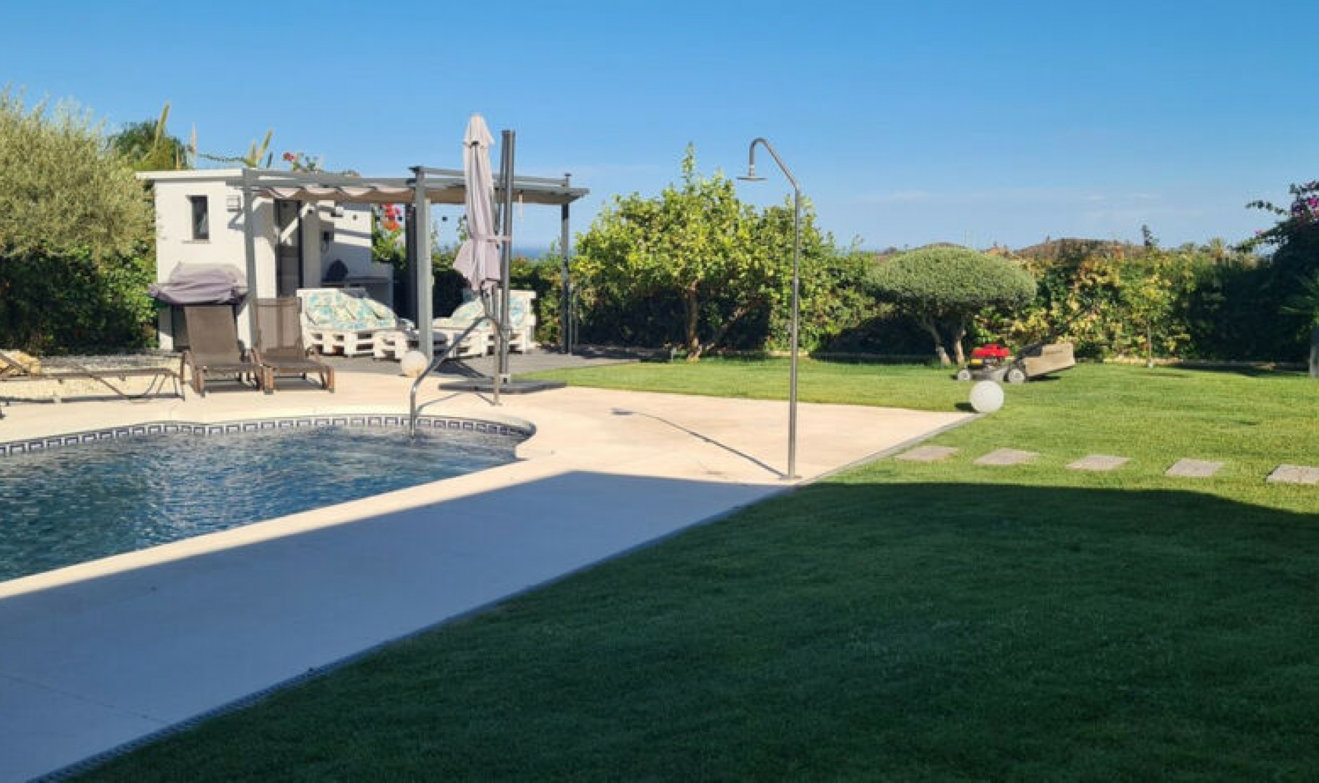 Resale - House -
Cerros del Aguila