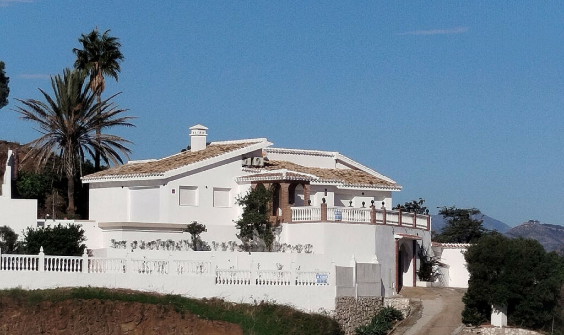 Resale - House -
Cerros del Aguila
