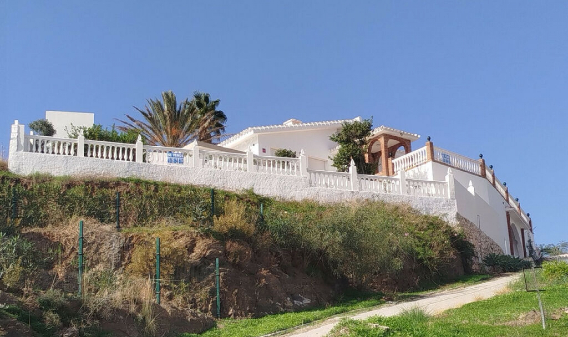 Resale - House -
Cerros del Aguila
