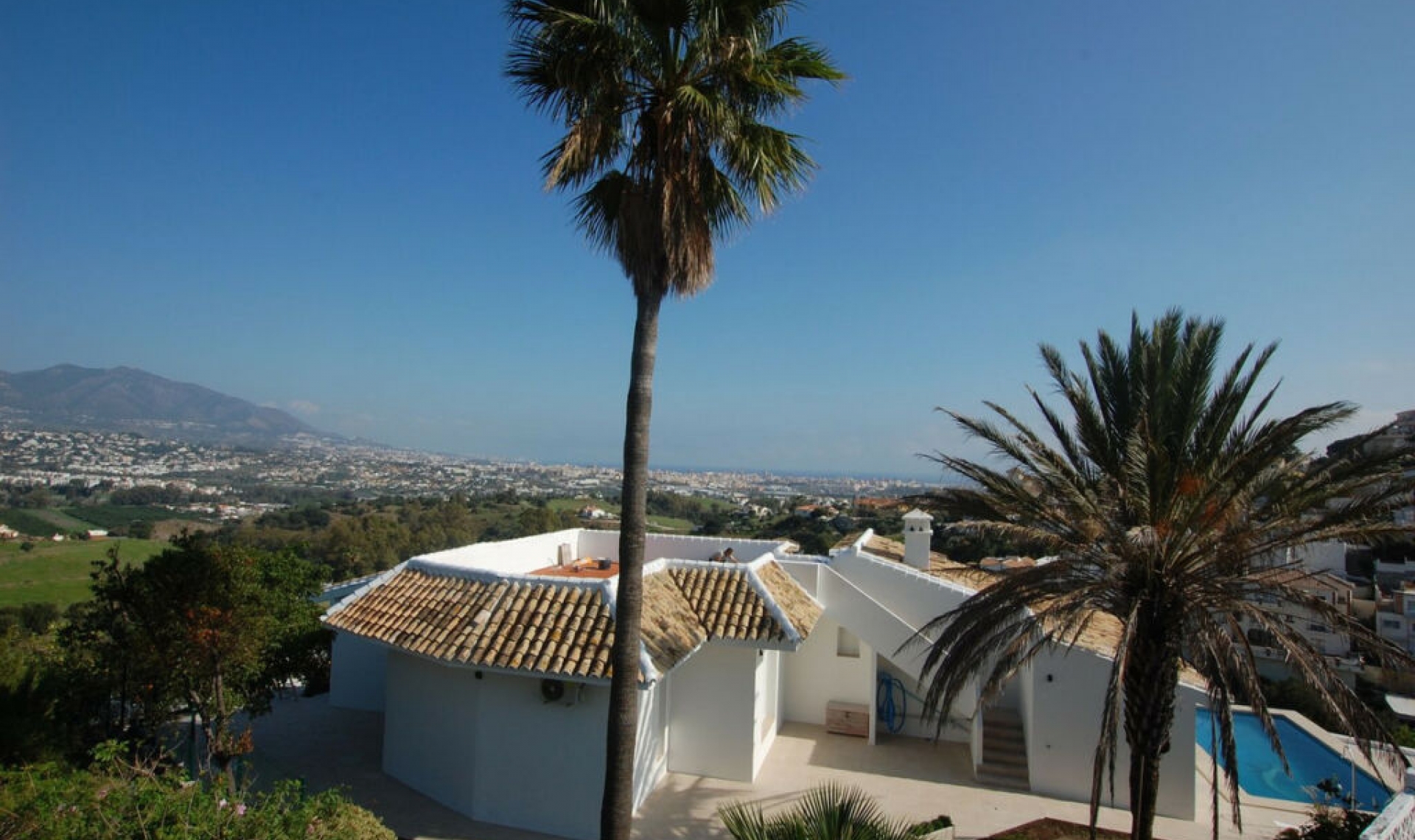 Resale - House -
Cerros del Aguila