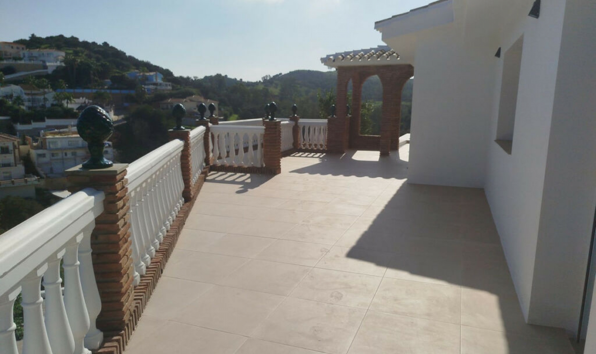 Resale - House -
Cerros del Aguila