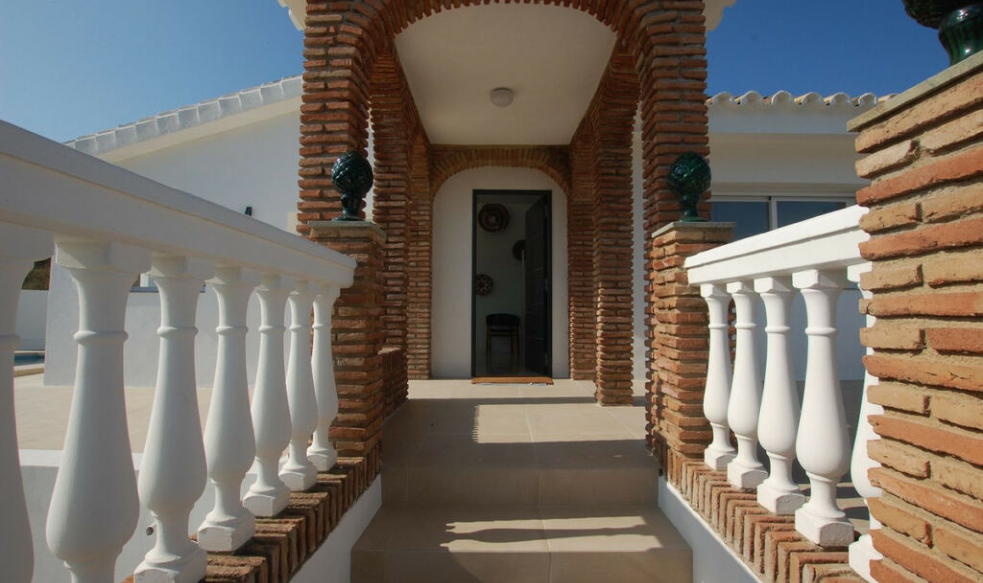 Resale - House -
Cerros del Aguila