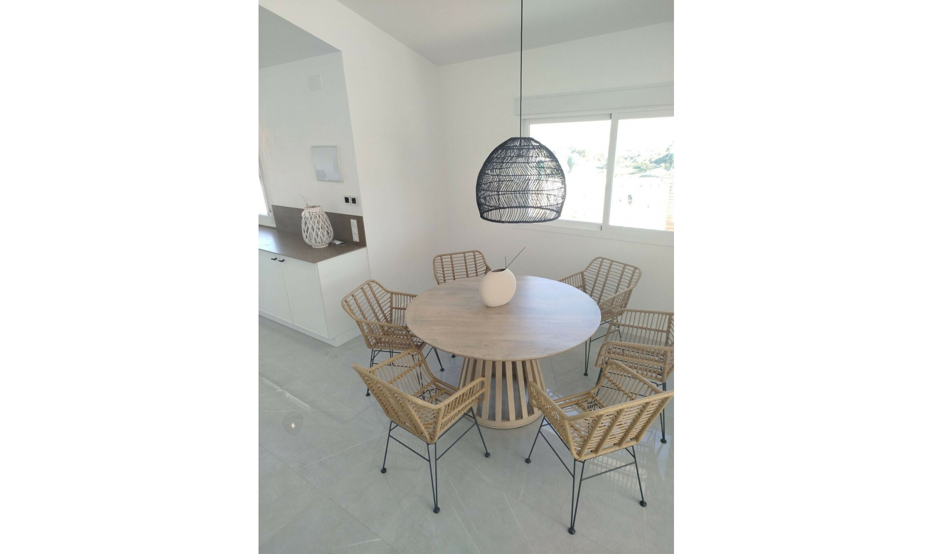 Resale - House -
Cerros del Aguila