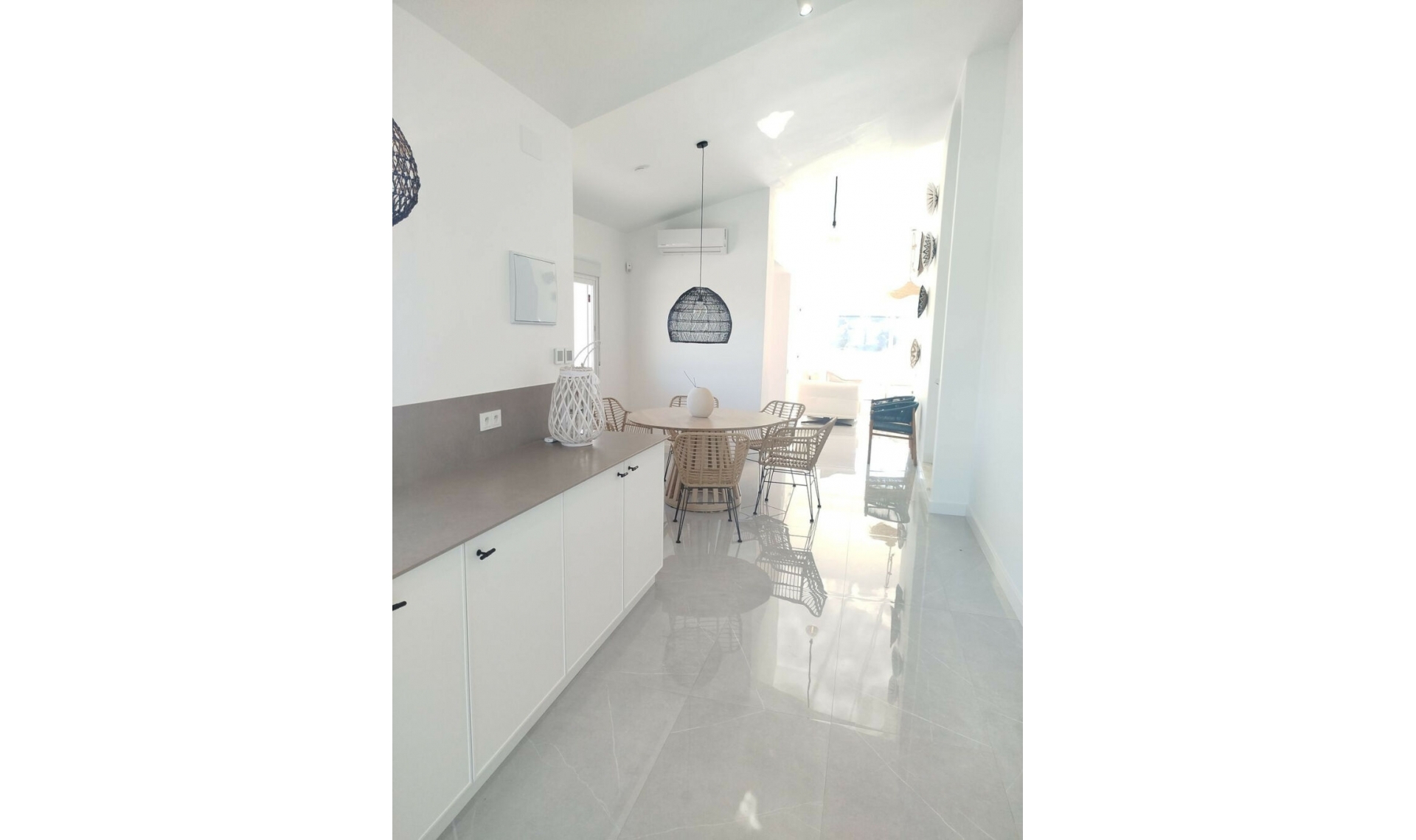 Resale - House -
Cerros del Aguila