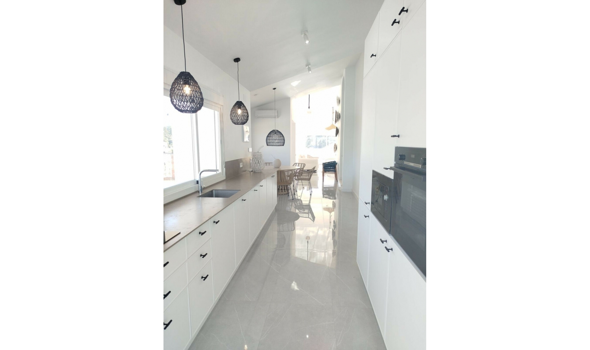 Resale - House -
Cerros del Aguila