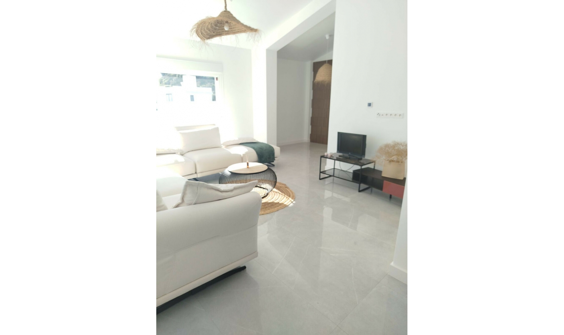 Resale - House -
Cerros del Aguila