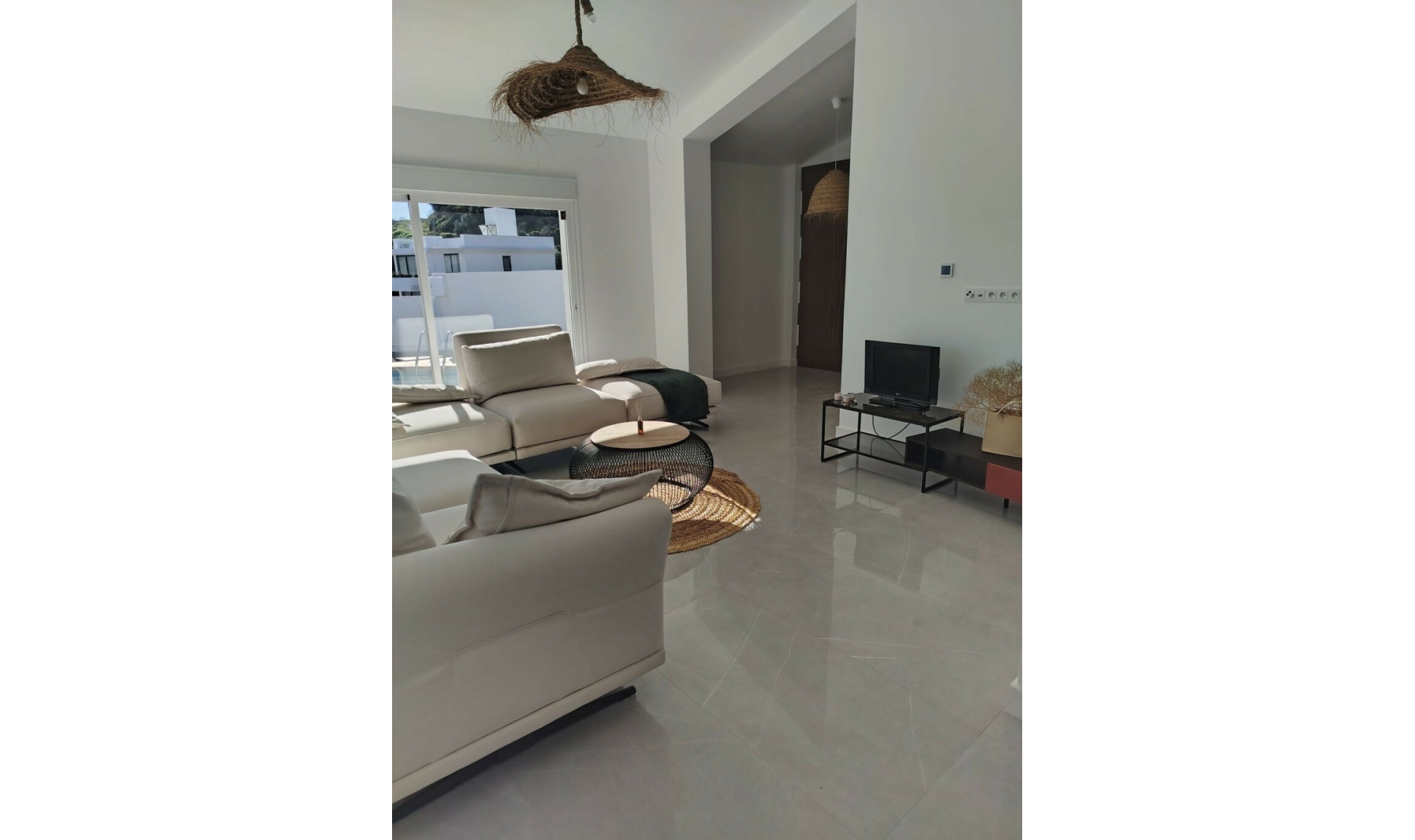 Resale - House -
Cerros del Aguila