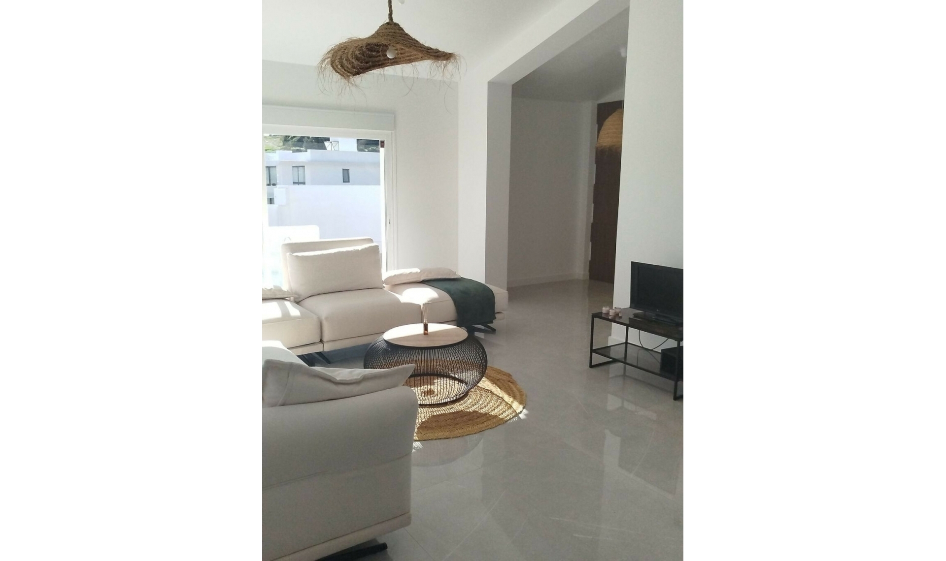Resale - House -
Cerros del Aguila