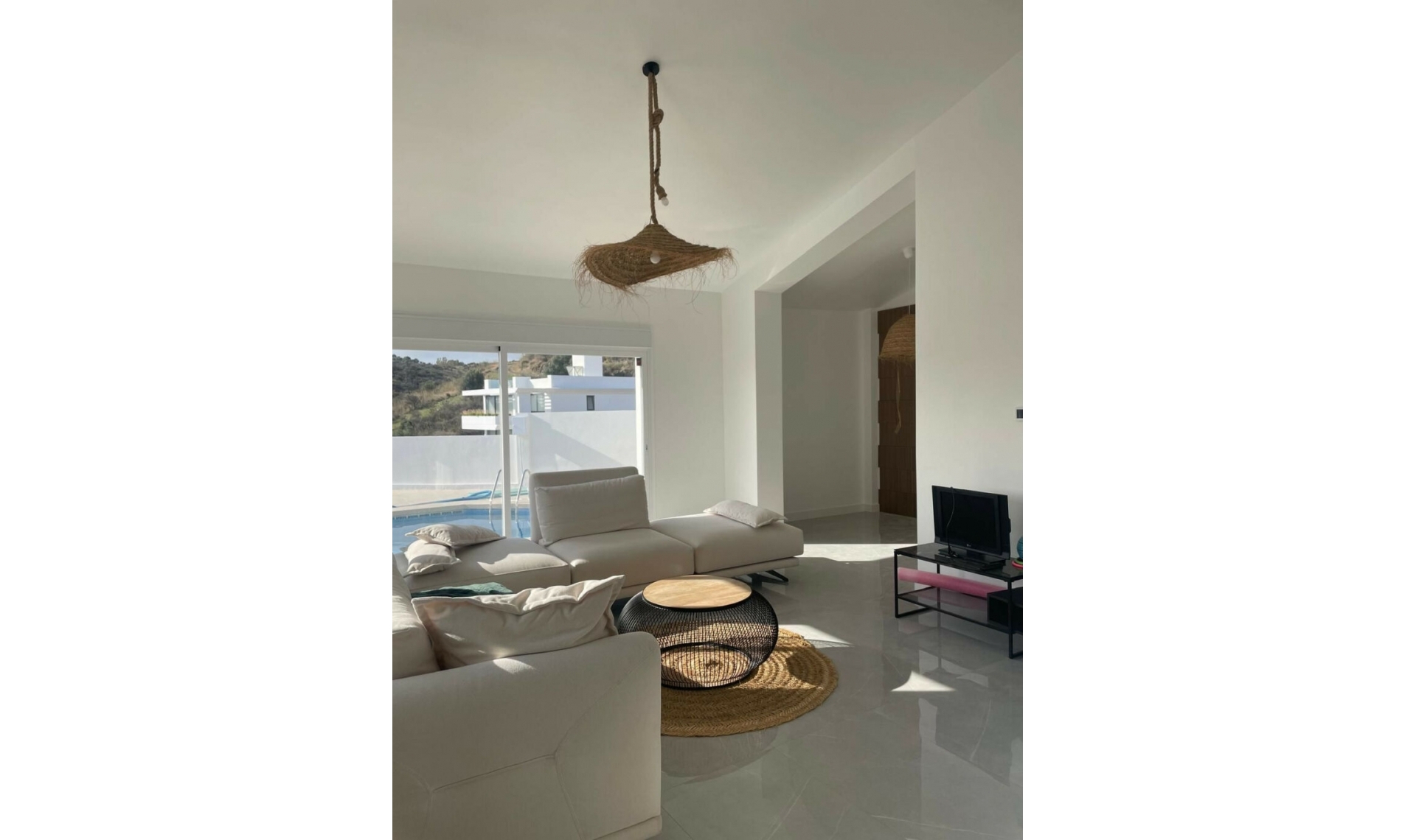 Resale - House -
Cerros del Aguila