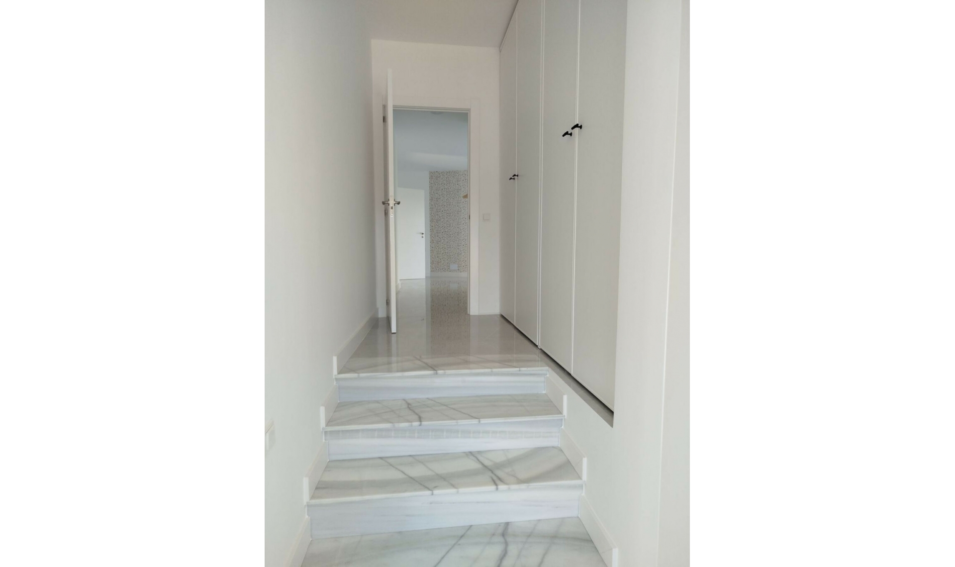 Resale - House -
Cerros del Aguila