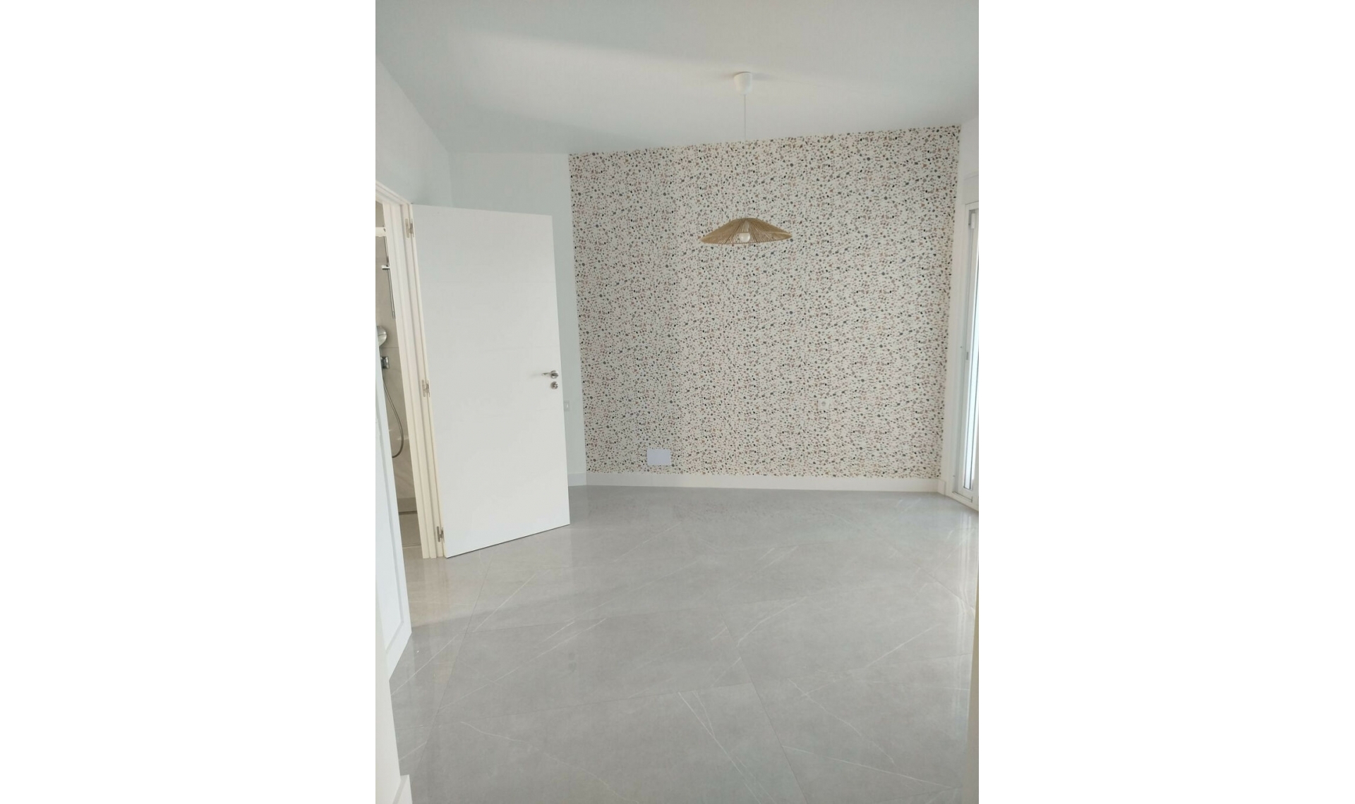 Resale - House -
Cerros del Aguila