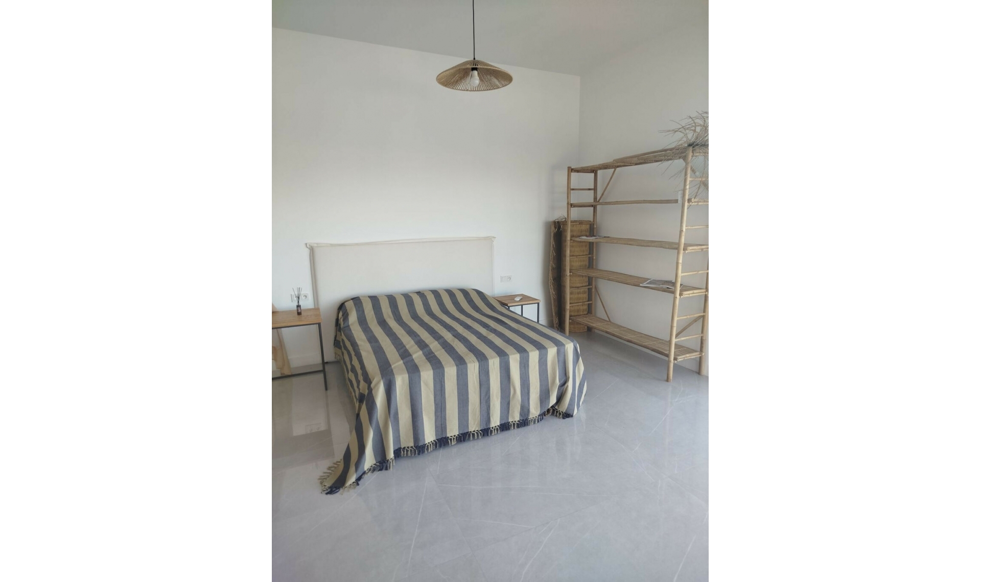 Resale - House -
Cerros del Aguila