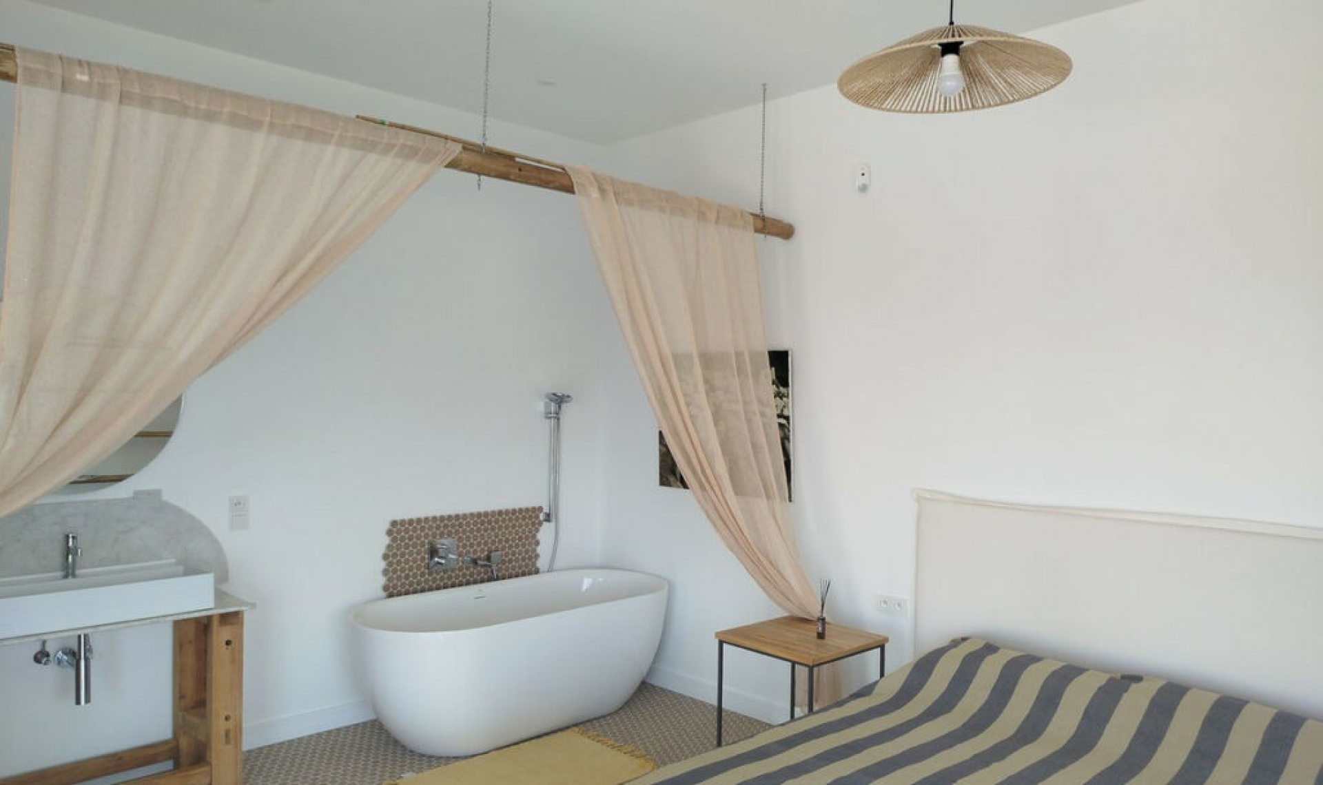 Resale - House -
Cerros del Aguila