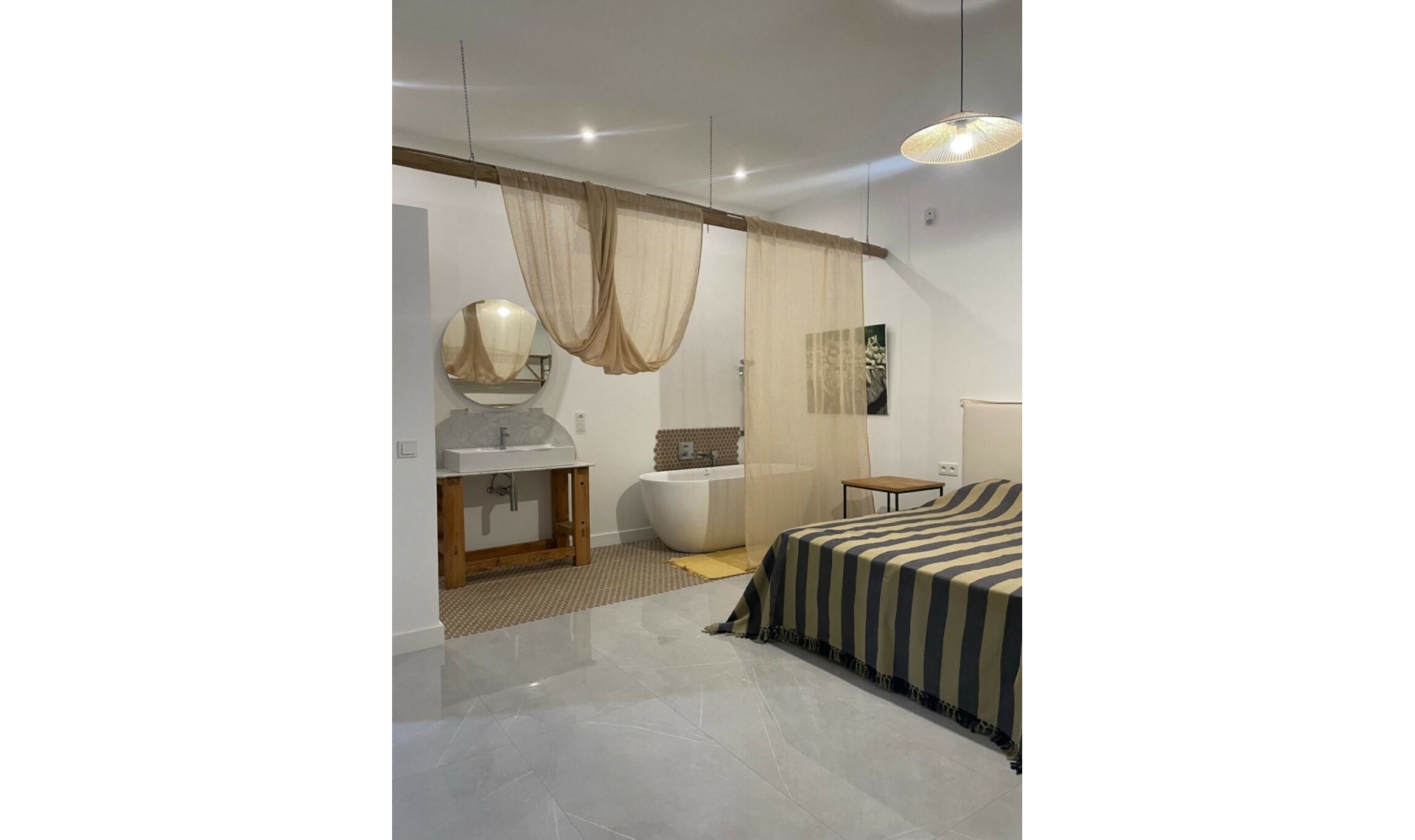 Resale - House -
Cerros del Aguila