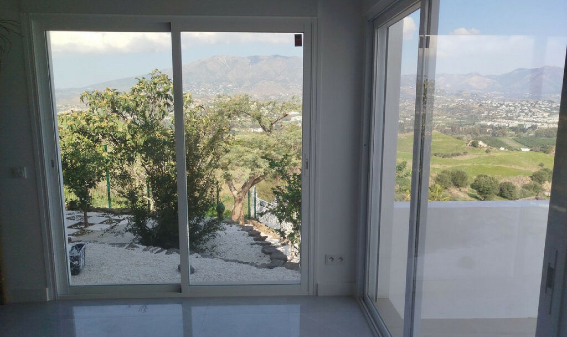 Resale - House -
Cerros del Aguila