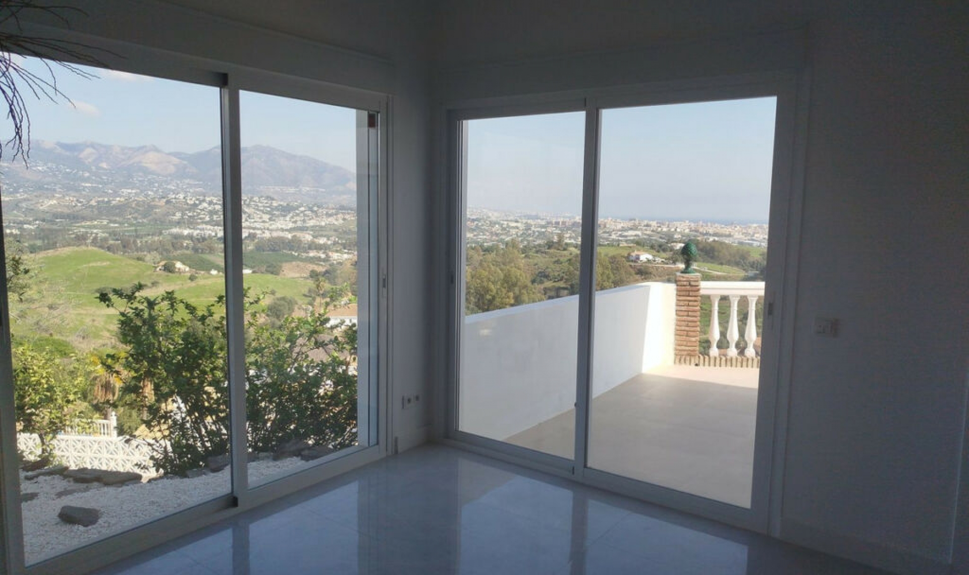 Resale - House -
Cerros del Aguila